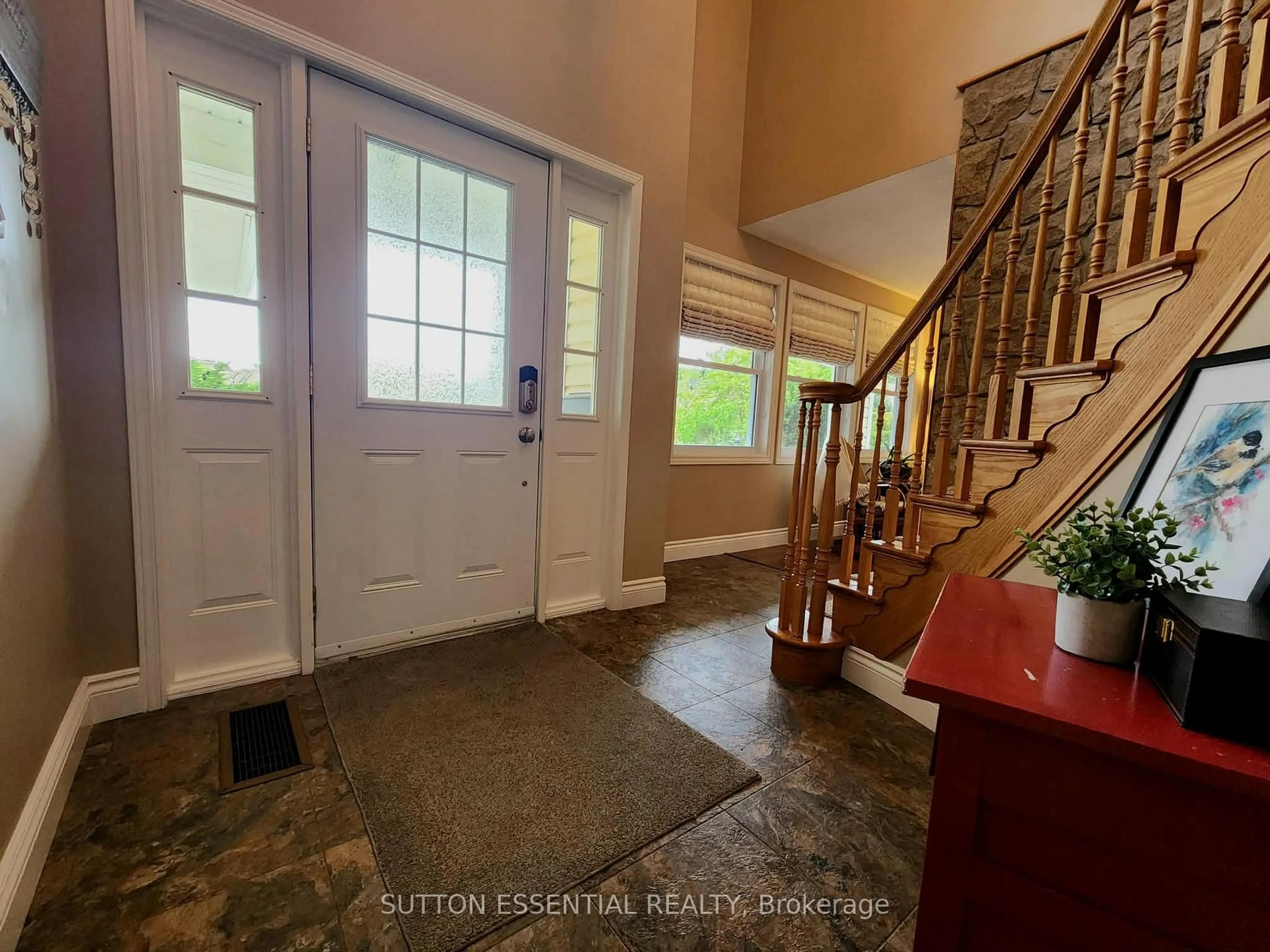 Indoor entryway for 136 Margaret Pl, Brockville Ontario K6V 6Y6
