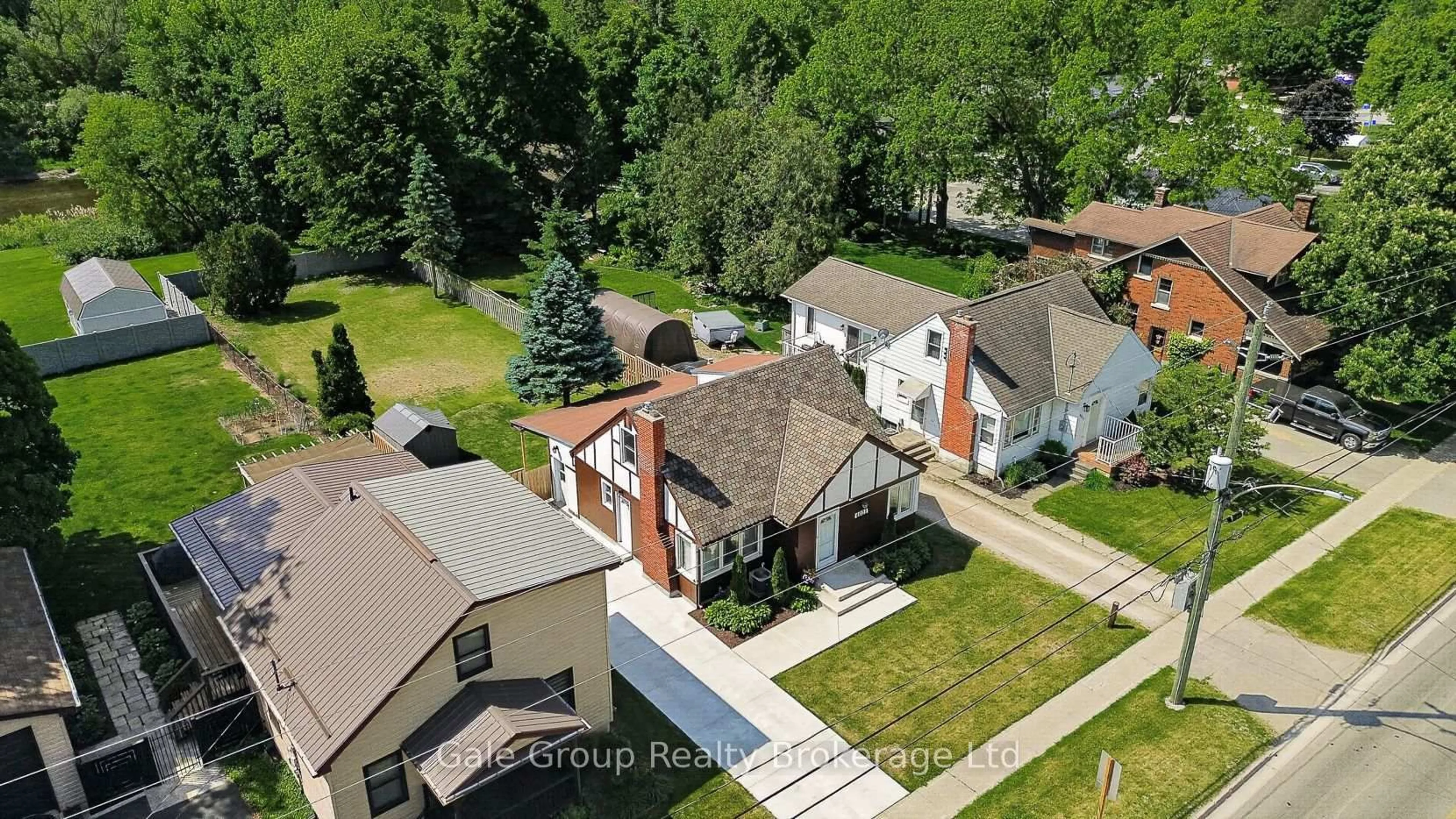 A pic from outside/outdoor area/front of a property/back of a property/a pic from drone, street for 4021 Catherine St, Thames Centre Ontario N0L 1G0