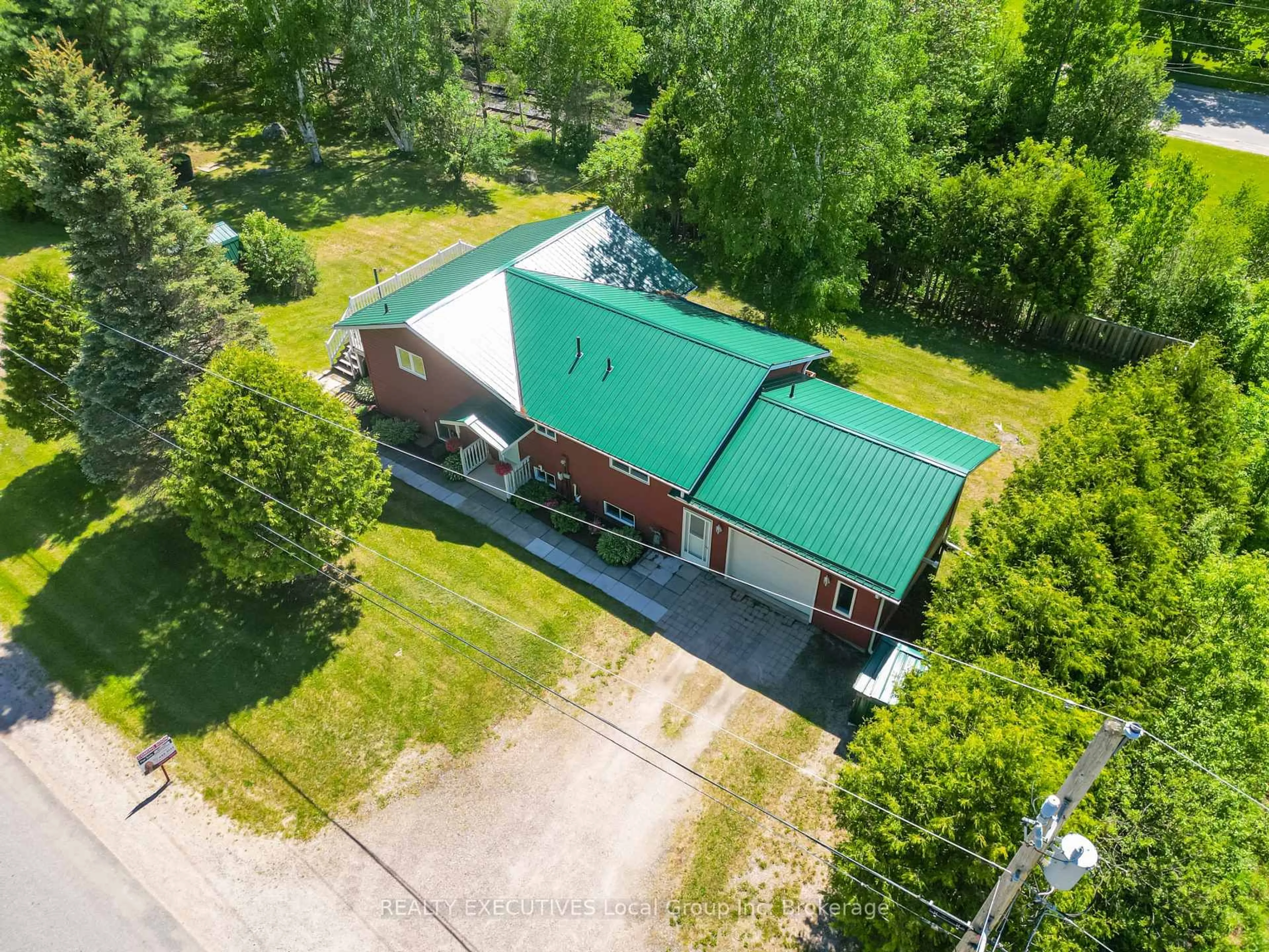 A pic from outside/outdoor area/front of a property/back of a property/a pic from drone, building for 153 Big Bend Ave, Powassan Ontario P0H 1Z0