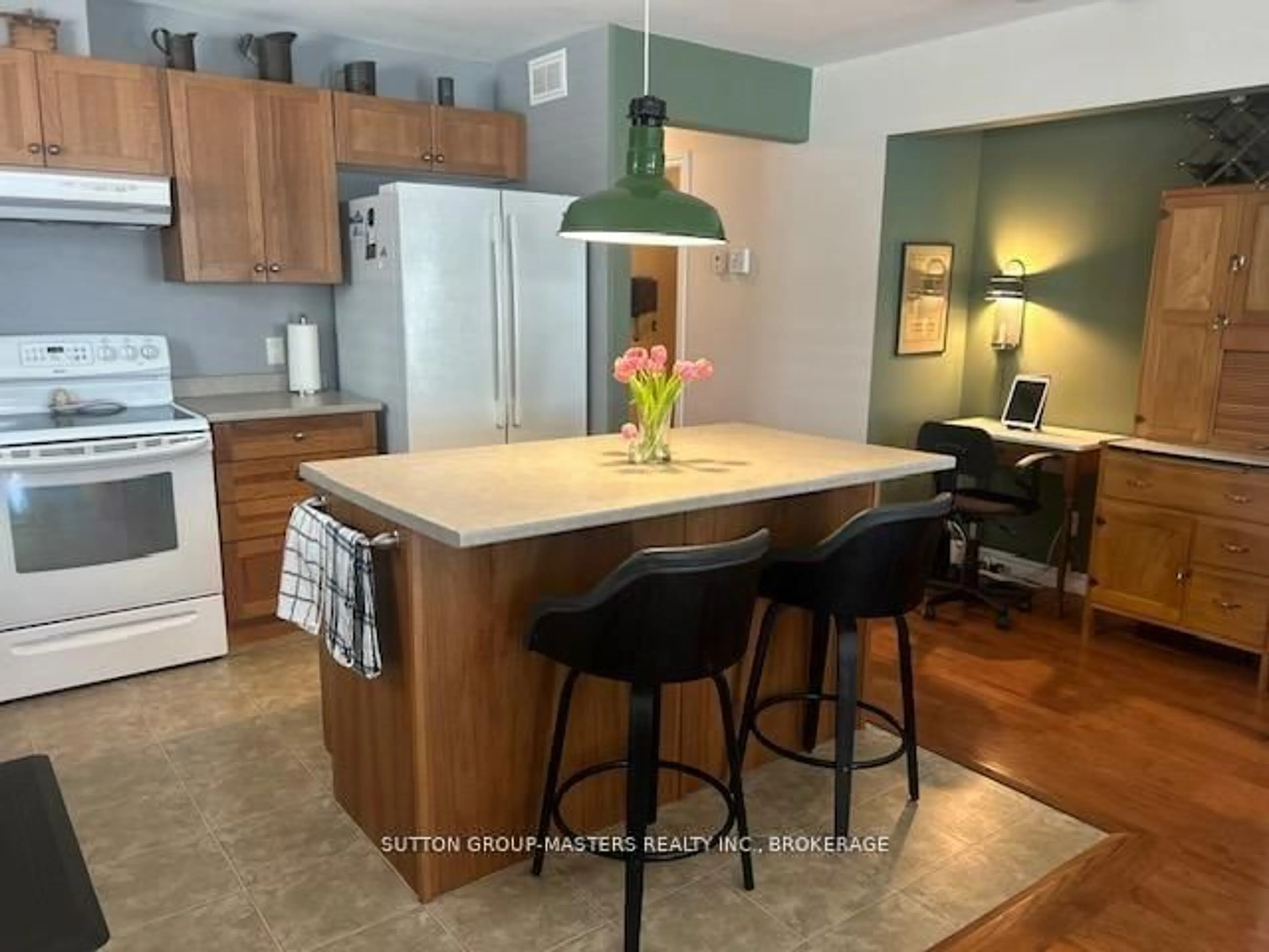 Open concept kitchen, unknown for 124 Farmstead Crt, Kingston Ontario K7P 3H9
