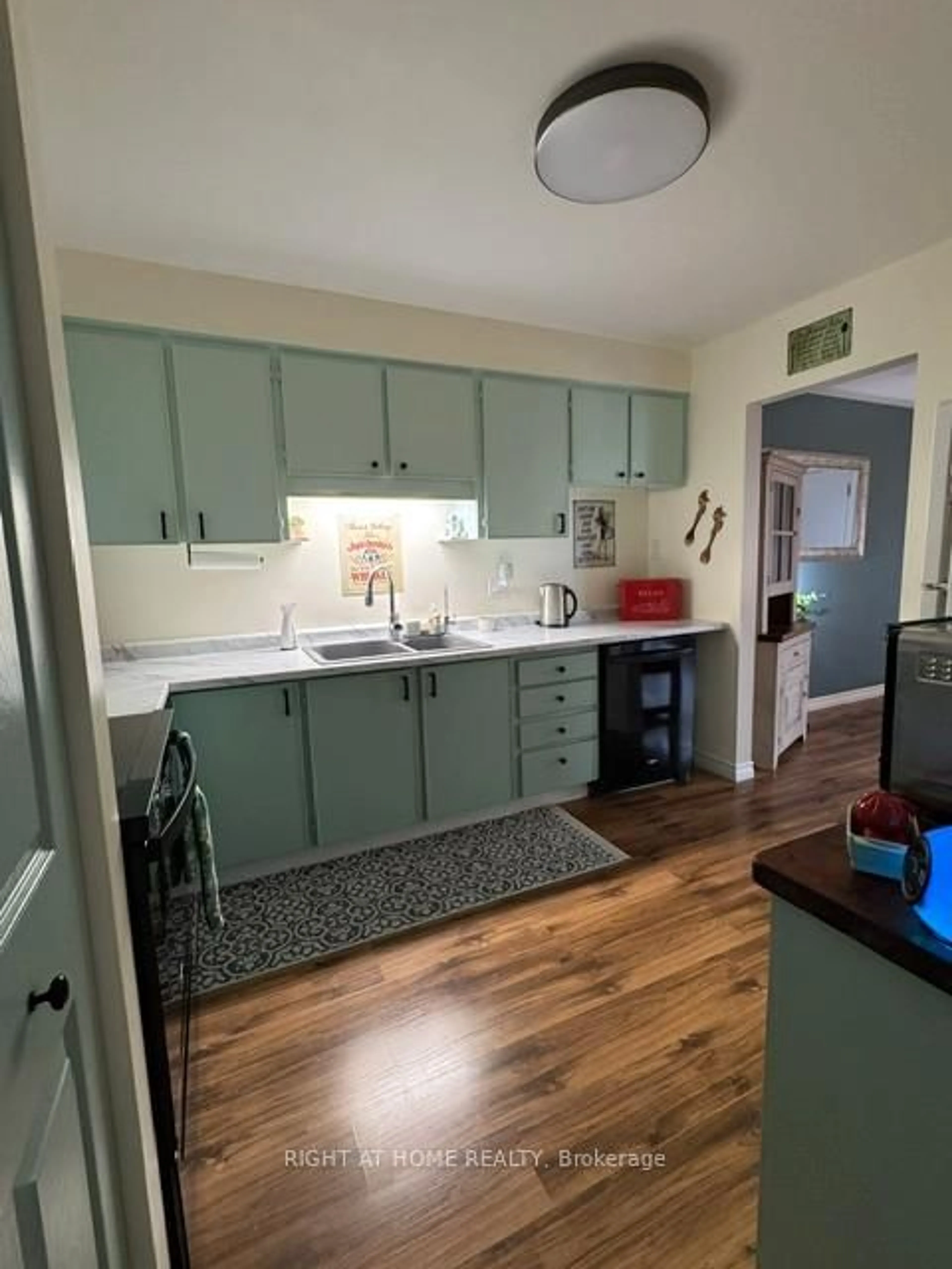 Standard kitchen, unknown for 50 Haddington St #6, Haldimand Ontario N3W 1K8