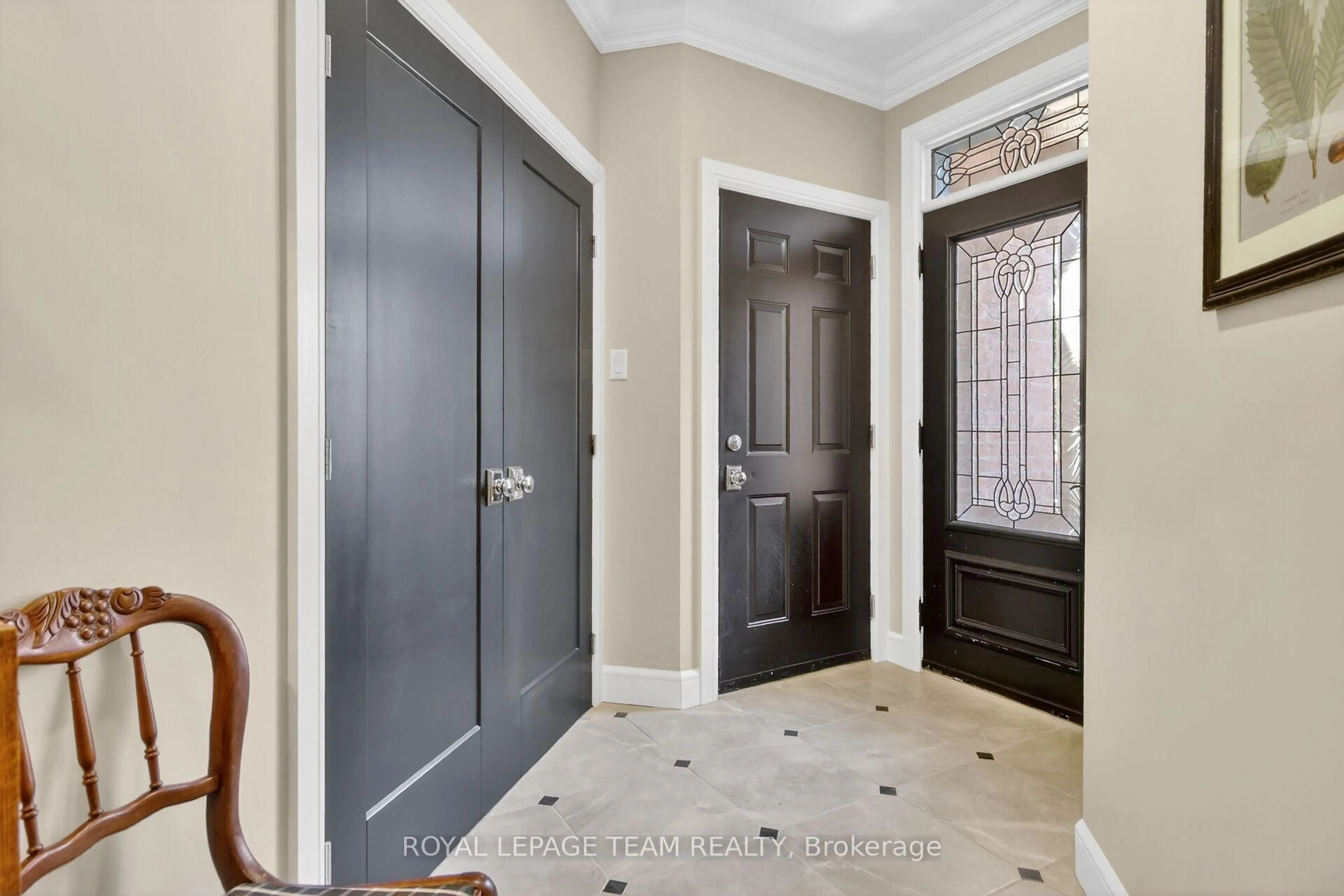 Indoor entryway for 14 Samara Pl, Ottawa Ontario K2S 2B2