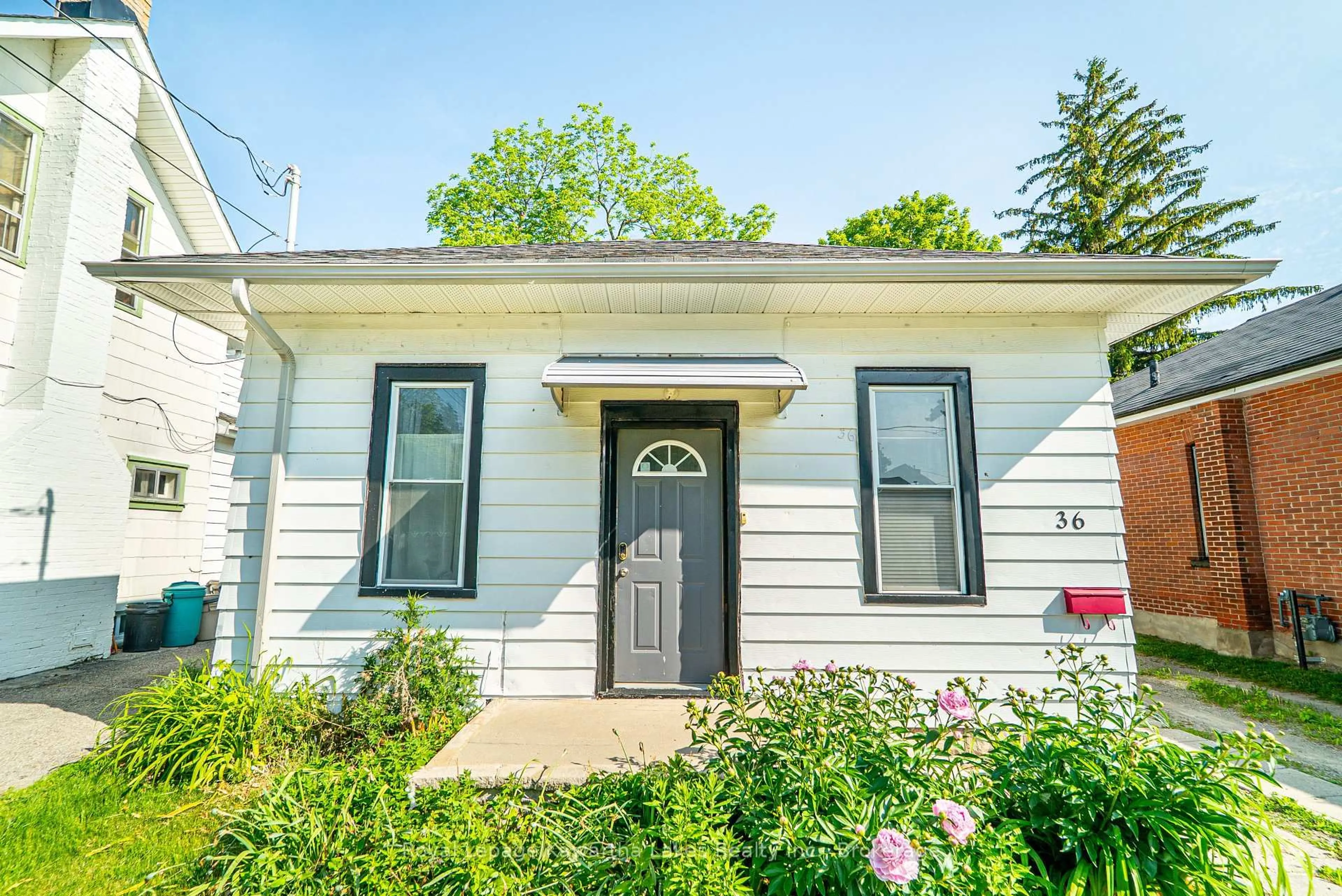 Home with vinyl exterior material, street for 36 Melbourne St, Kawartha Lakes Ontario K9V 2S8