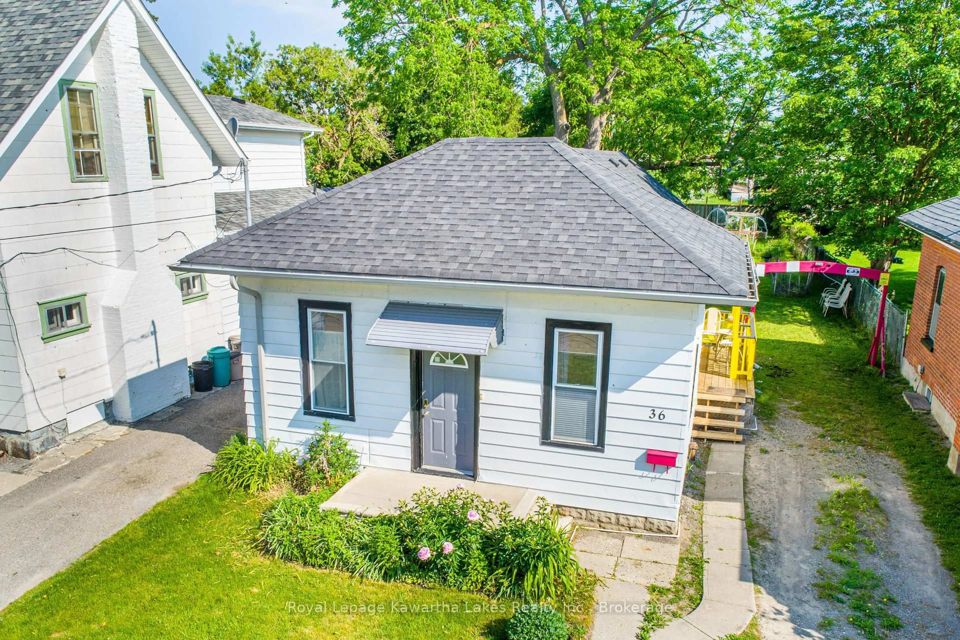 A pic from outside/outdoor area/front of a property/back of a property/a pic from drone, street for 36 Melbourne St, Kawartha Lakes Ontario K9V 2S8