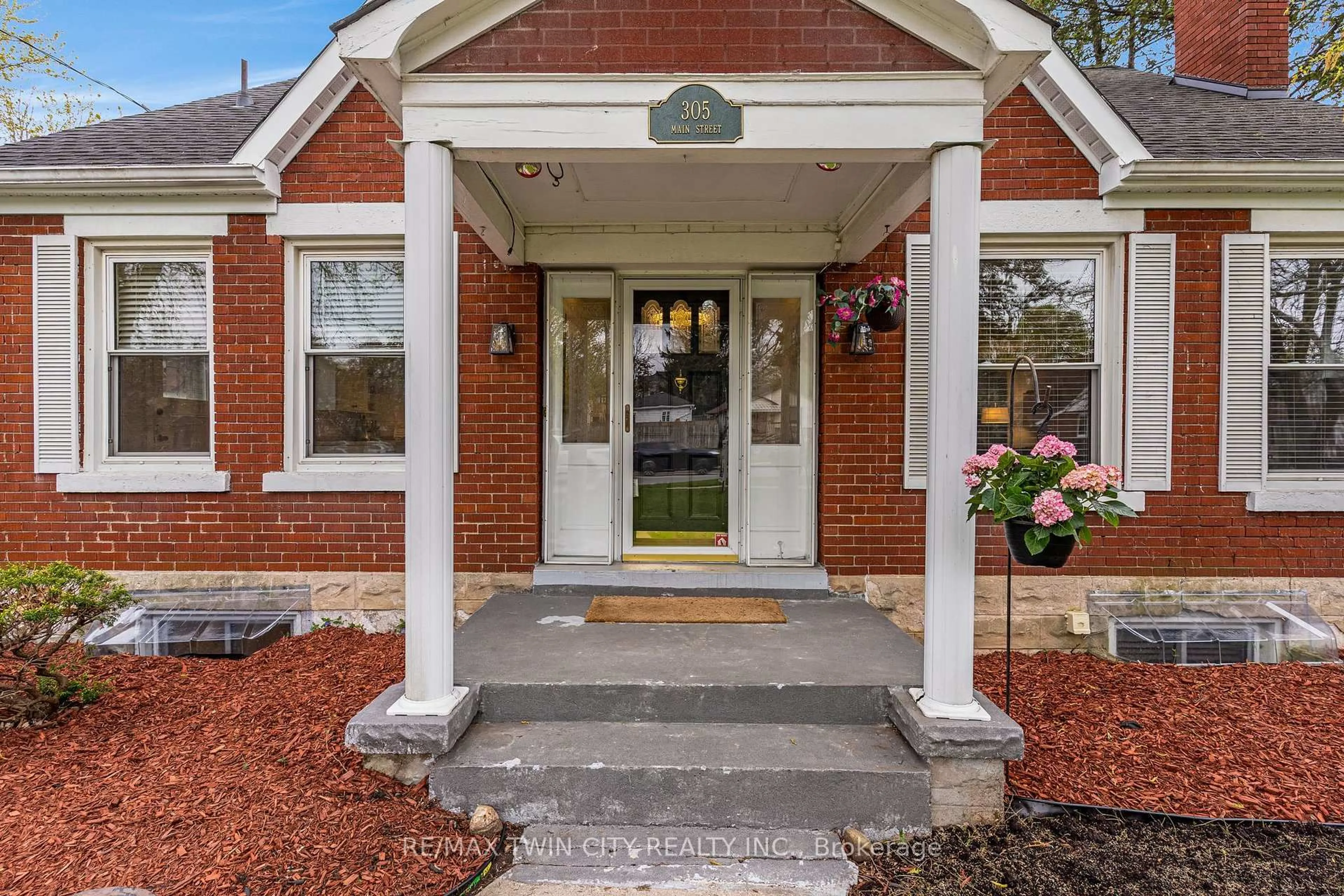 Home with brick exterior material, street for 305 Main St, Cambridge Ontario N1R 1Y2