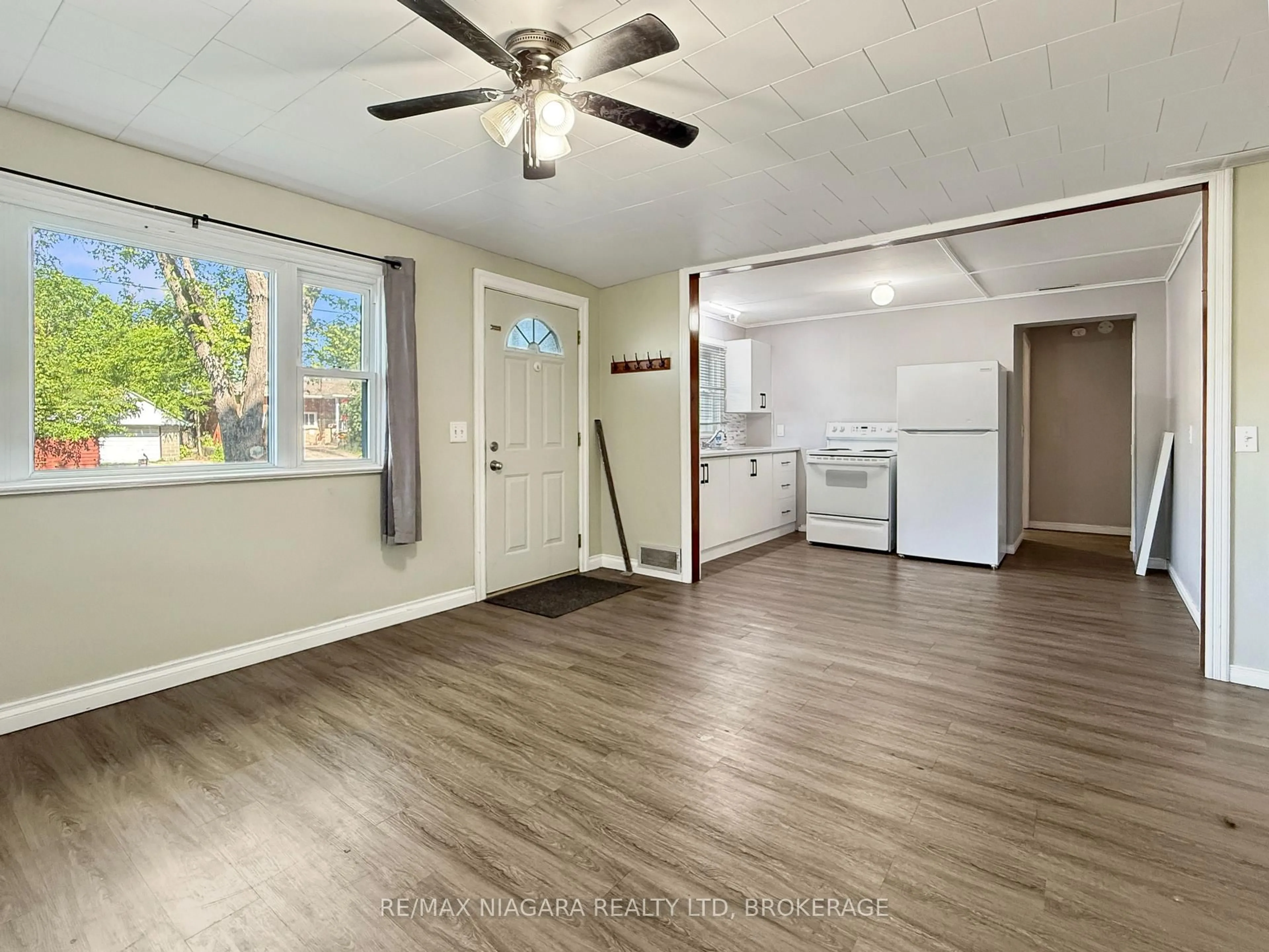 A pic of a room for 155 Douglas St, Fort Erie Ontario L2A 3X1