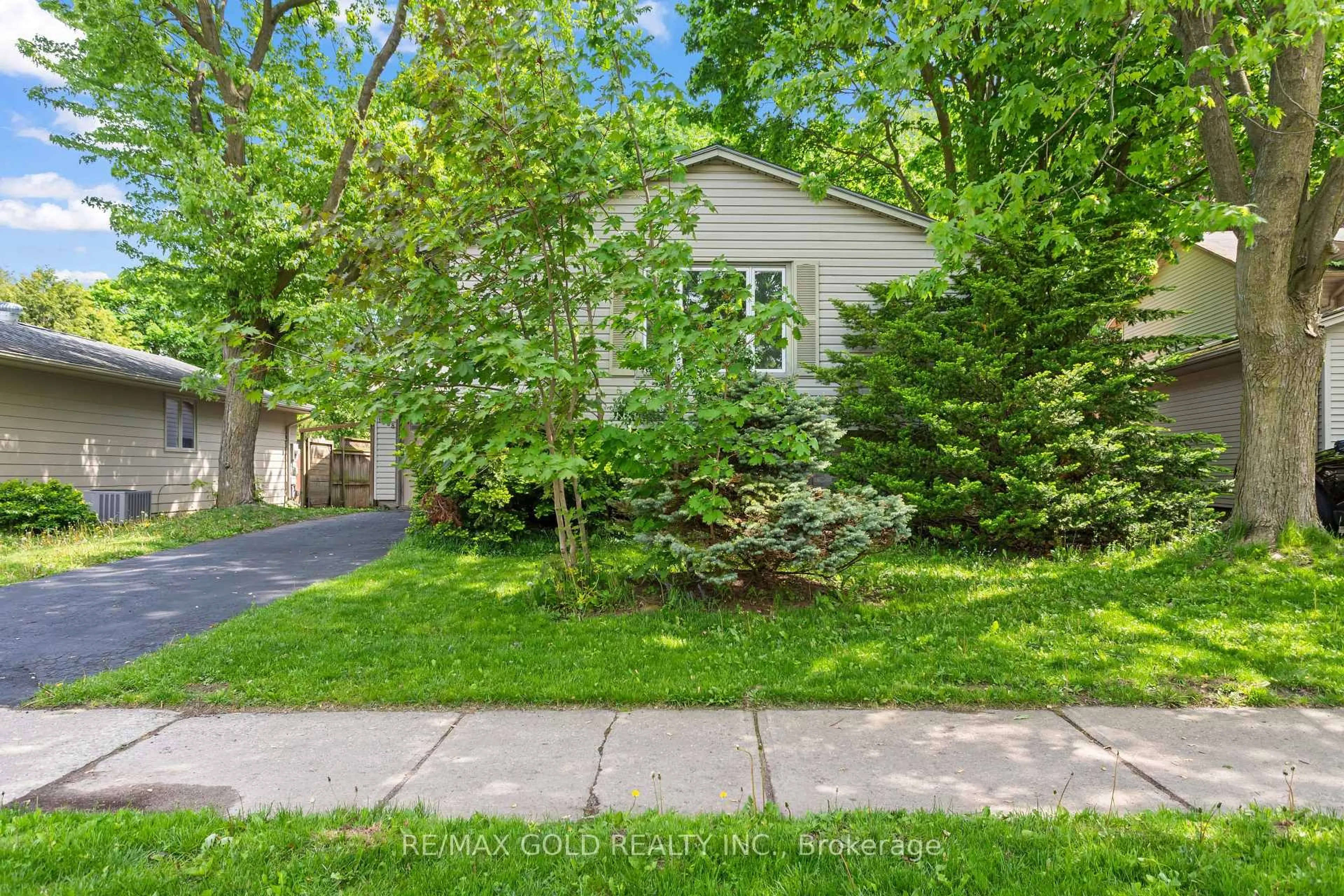 Patio, street for 1588 Aldersbrook Rd, London North Ontario N6G 2Z3