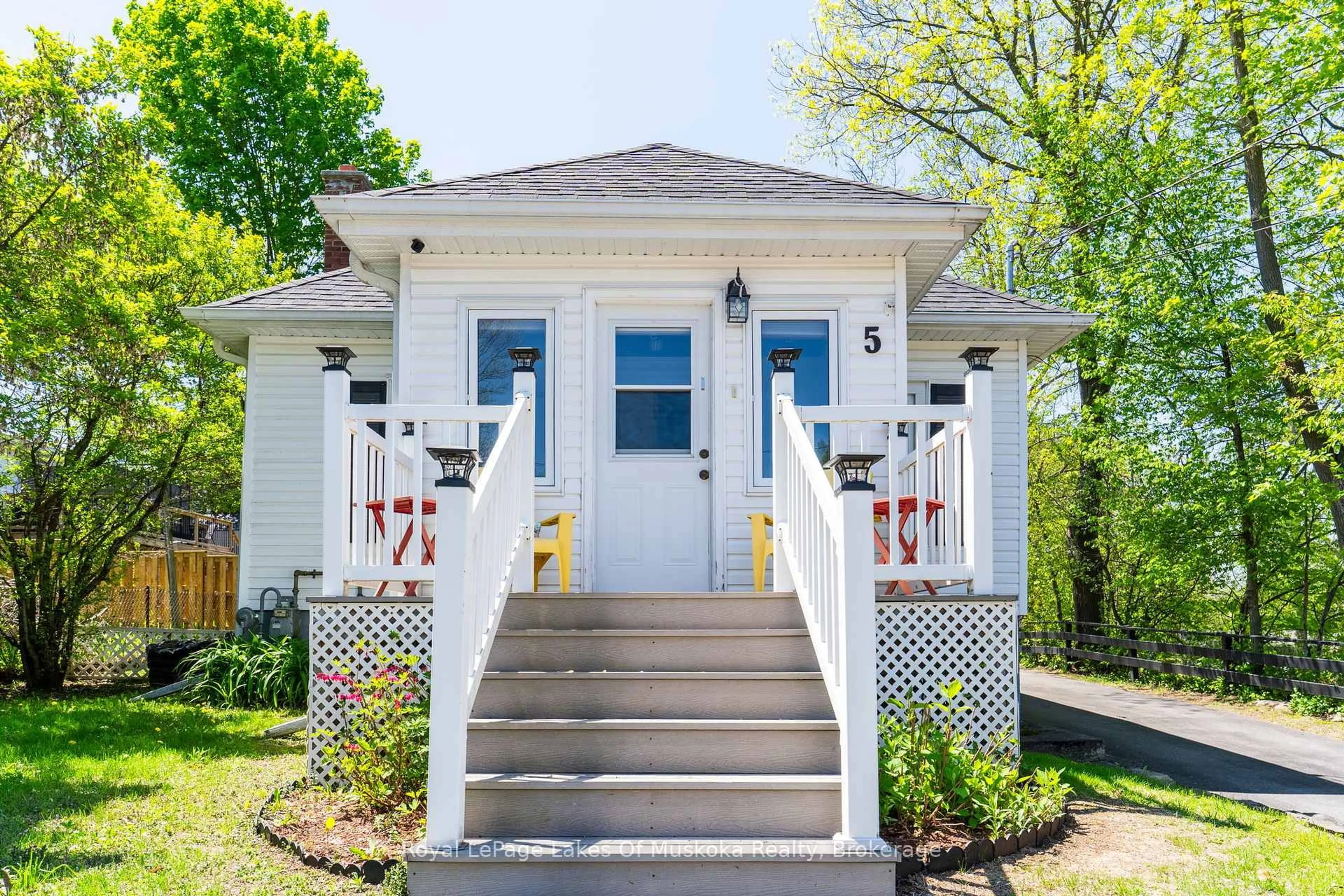 Home with vinyl exterior material, street for 5 Tait St, Huntsville Ontario P1H 1W5