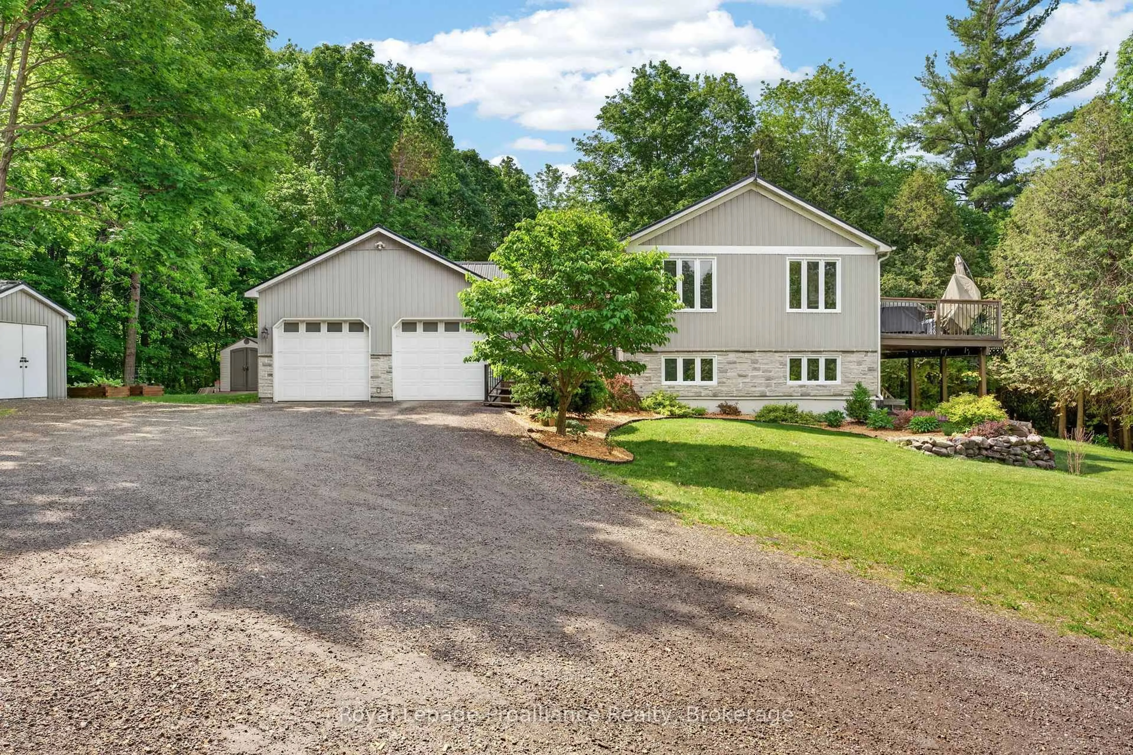 A pic from outside/outdoor area/front of a property/back of a property/a pic from drone, unknown for 850 Moneymore Rd, Belleville Ontario K0K 2Y0