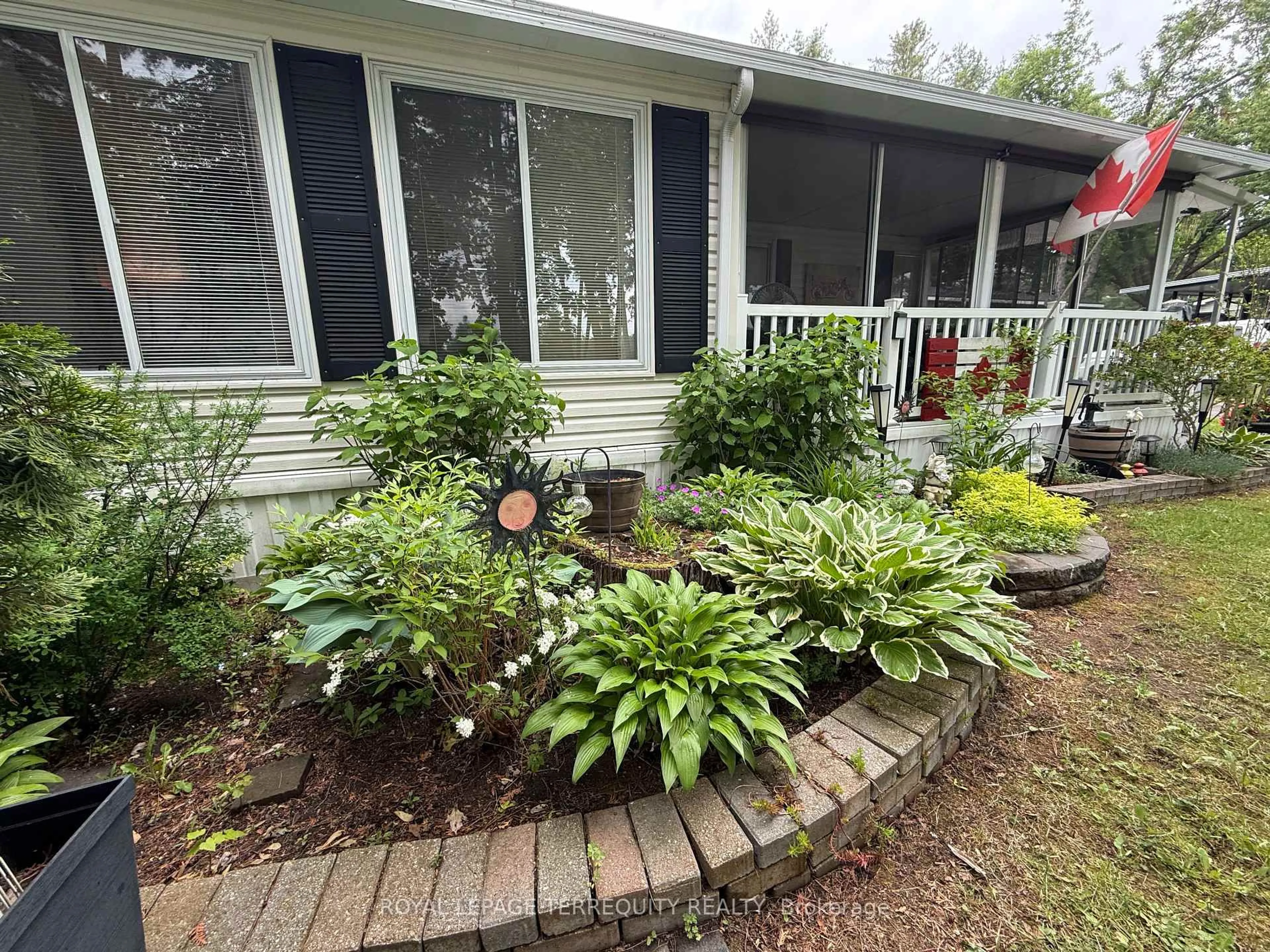 Patio, unknown for 125 Bass, Selwyn Ontario K0L 2H0