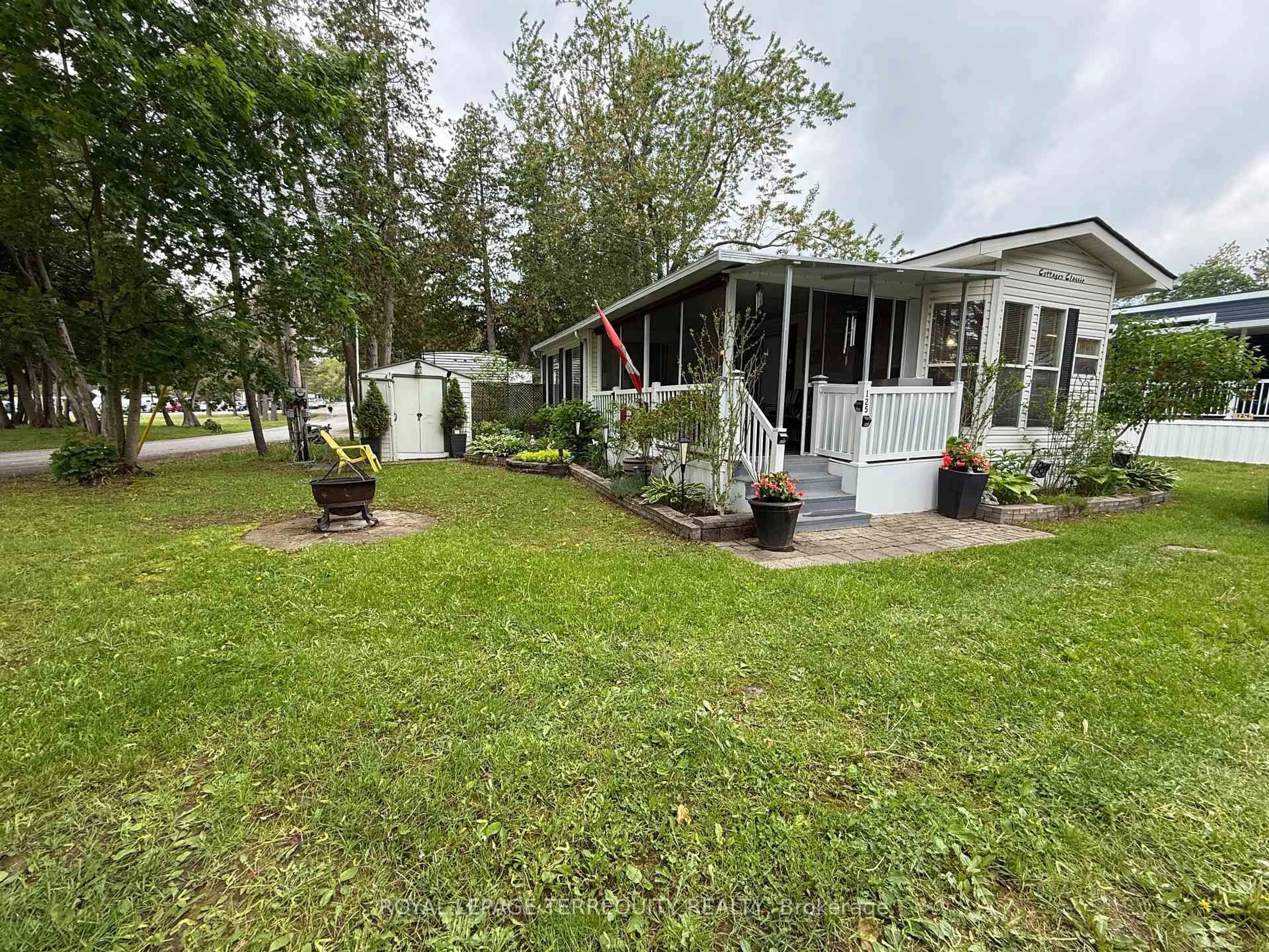 A pic from outside/outdoor area/front of a property/back of a property/a pic from drone, water/lake/river/ocean view for 125 Bass, Selwyn Ontario K0L 2H0