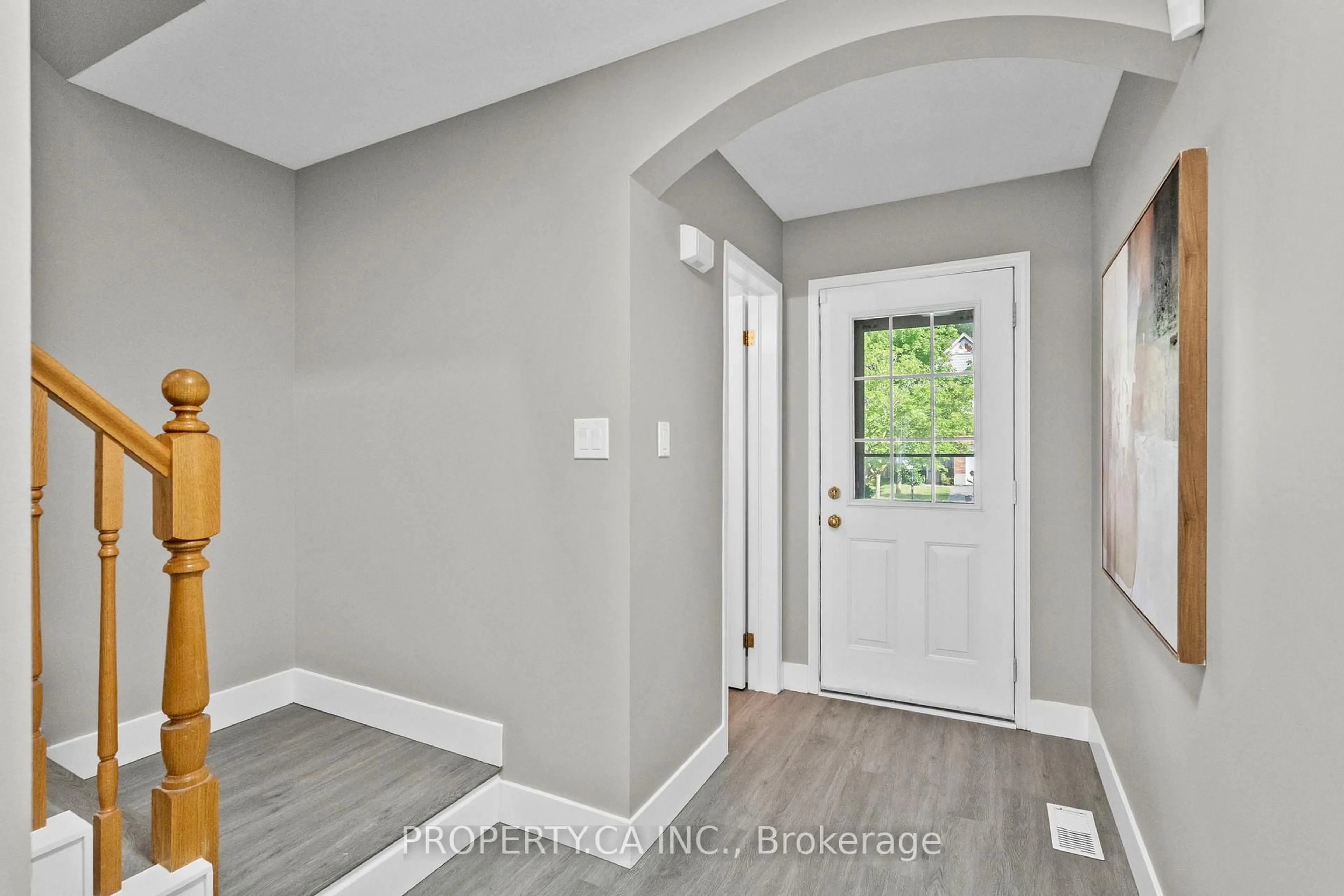 Indoor entryway for 491 Veronica Dr, Kitchener Ontario N2A 4E9