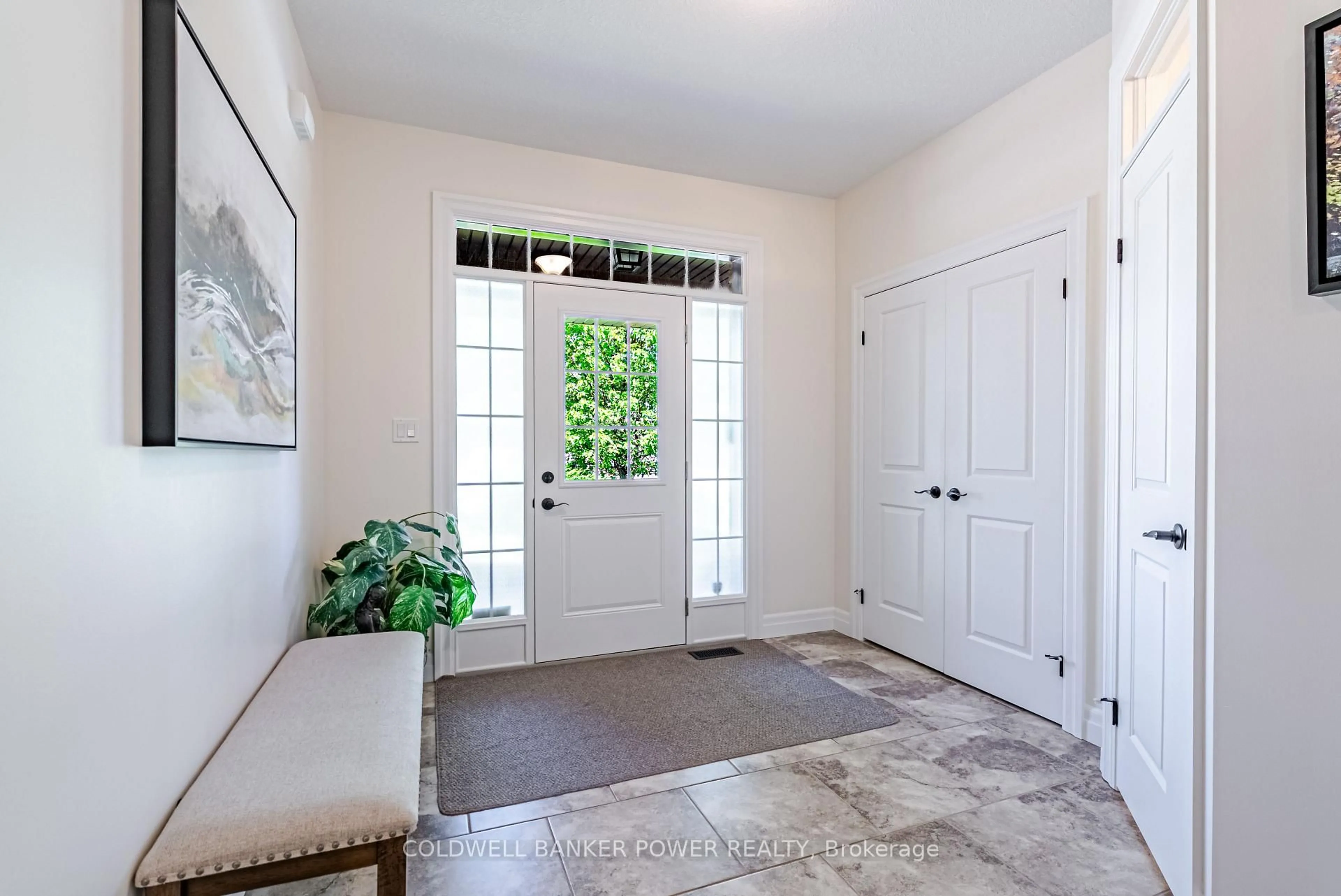 Indoor entryway for 1450 Riverbend Rd, London South Ontario N6K 0B4