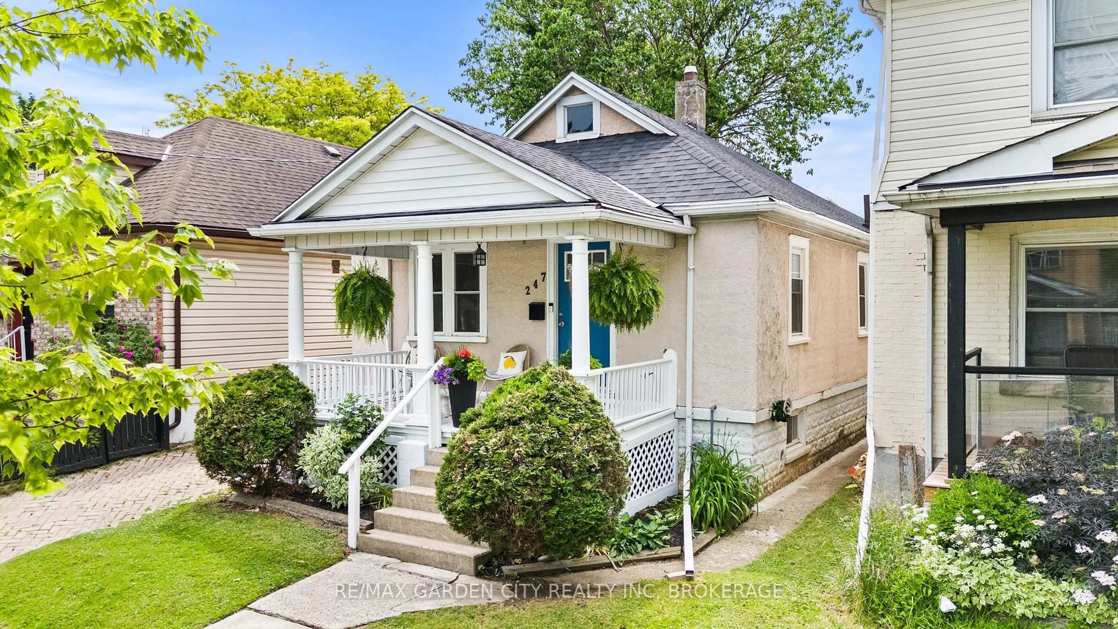 Home with vinyl exterior material, street for 247 LAKE St, St. Catharines Ontario L2R 5Z5