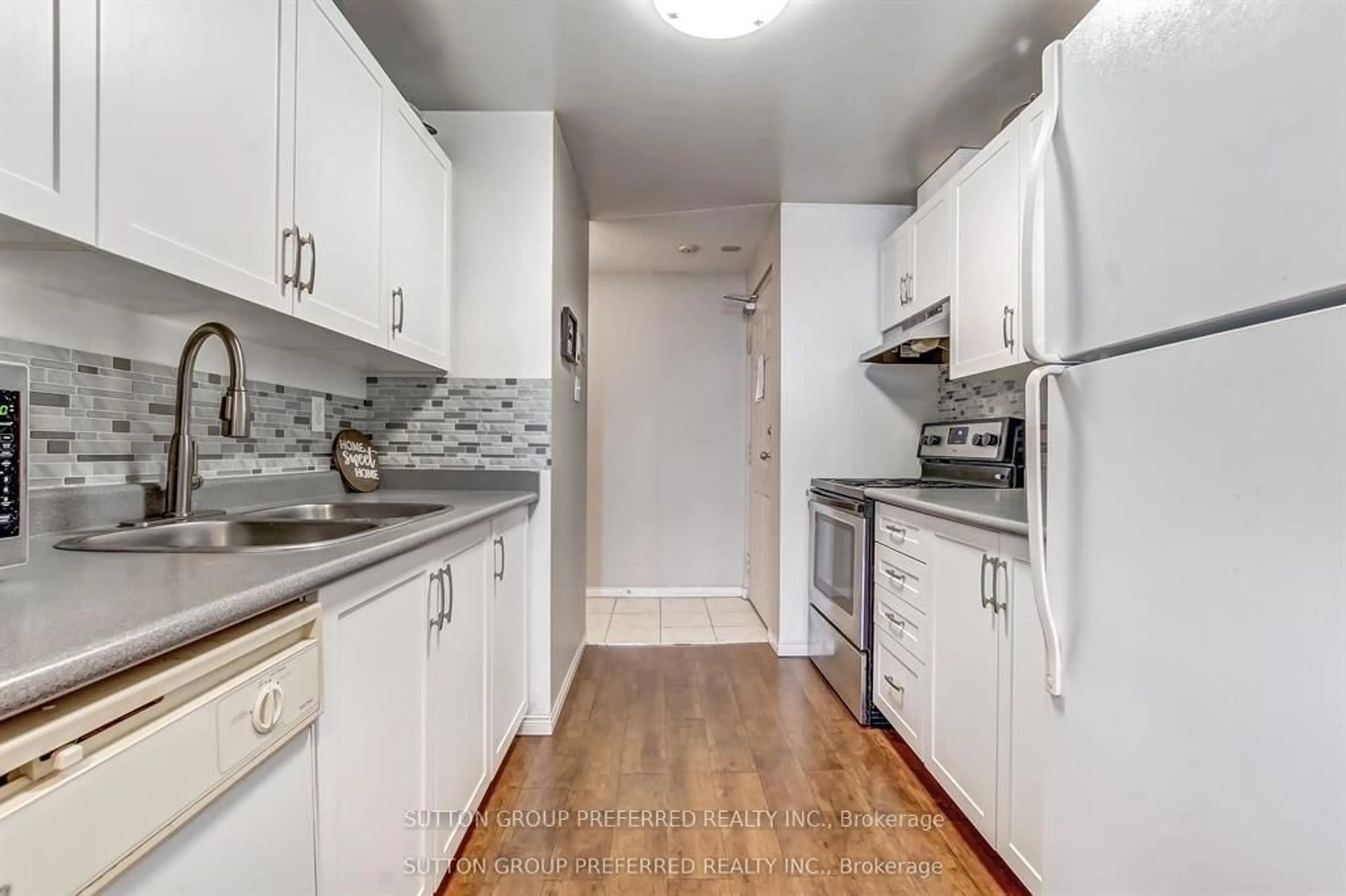 Standard kitchen, unknown for 626 First St #402, London East Ontario N5V 2A2