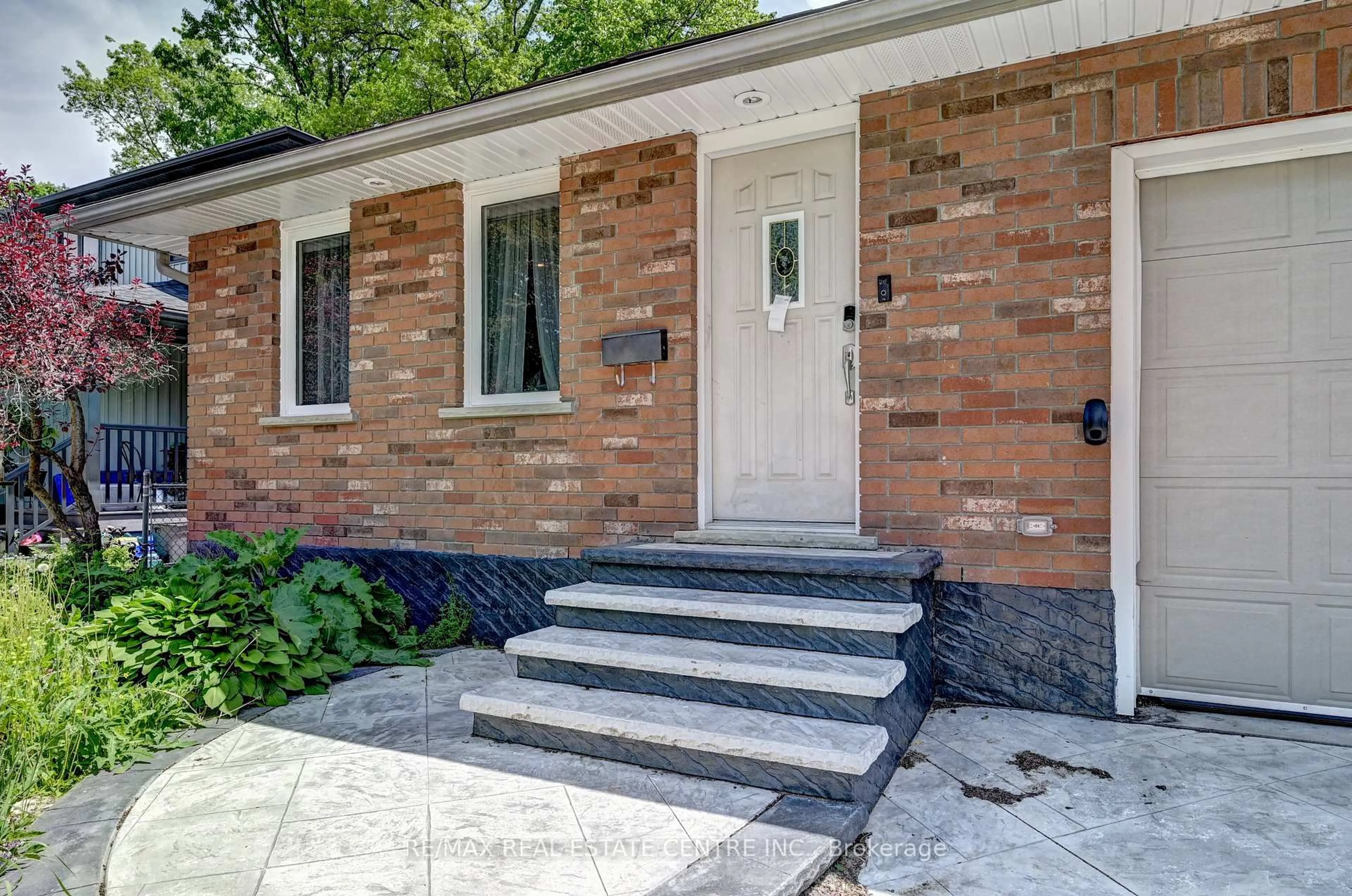 Home with brick exterior material, street for 525 Fallingbrook Dr, Waterloo Ontario N2L 4N2