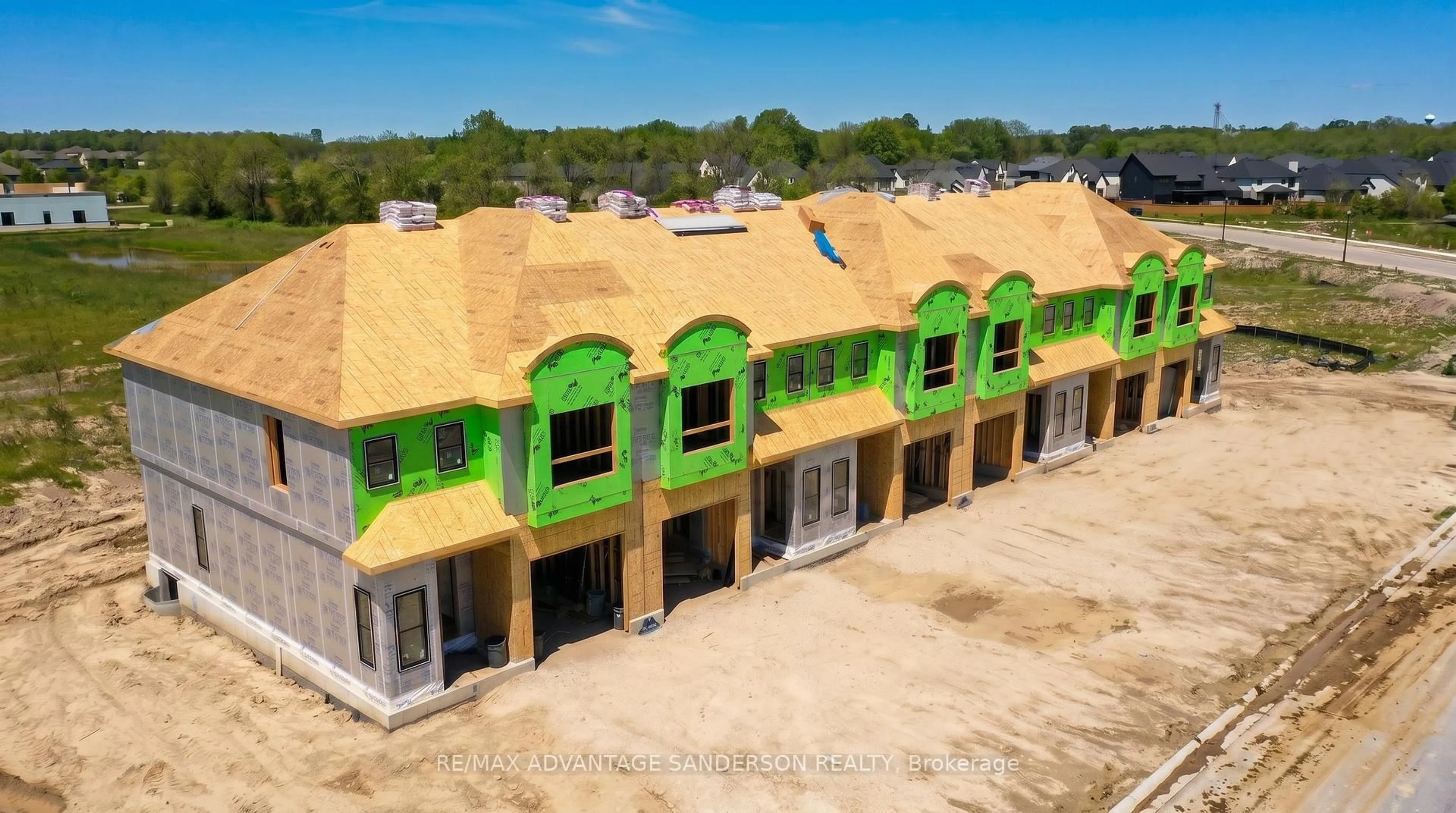 A pic from outside/outdoor area/front of a property/back of a property/a pic from drone, building for 53 Purple Beech St, Thames Centre Ontario N0M 2P0