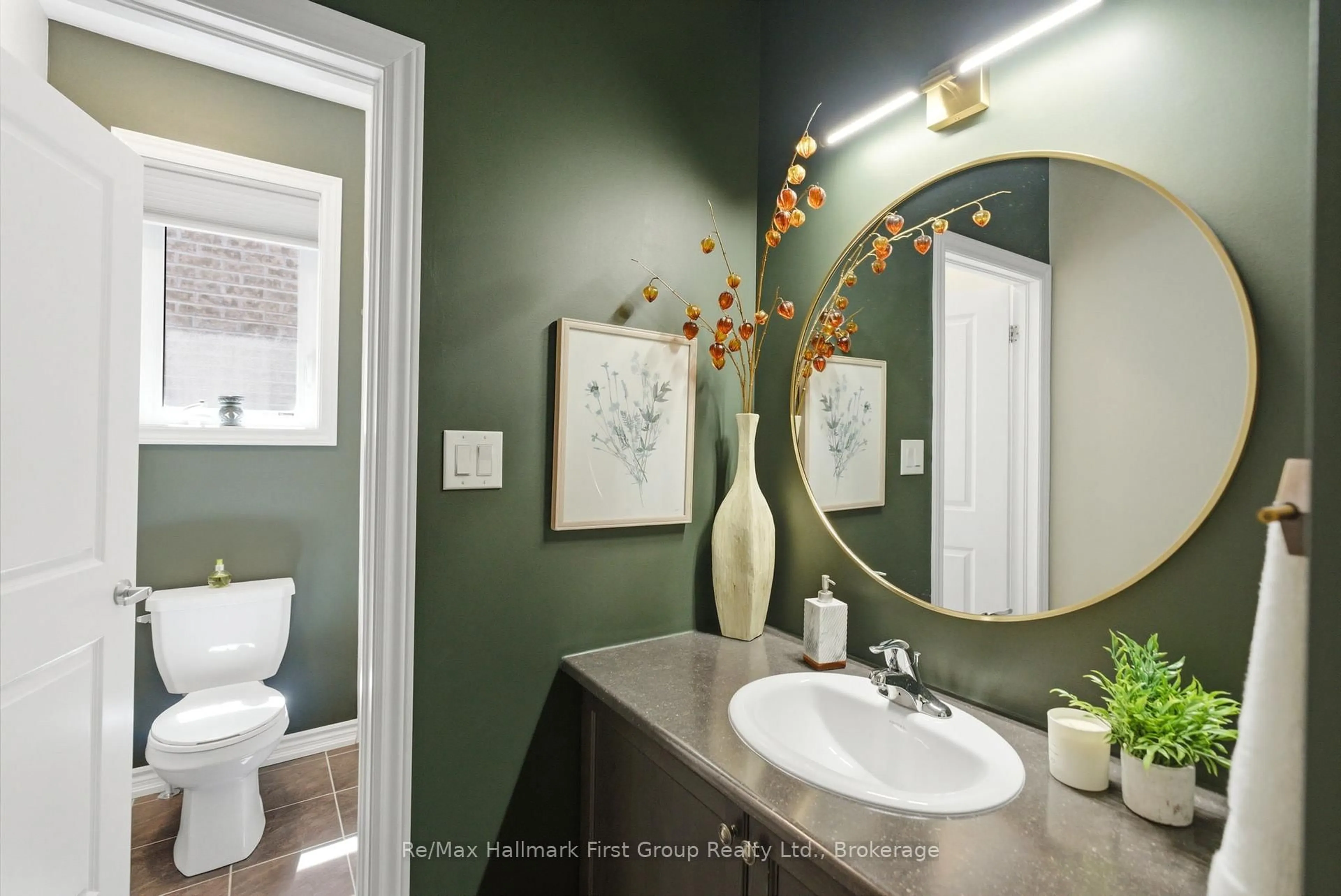 Contemporary bathroom, ceramic/tile floor for 54 Horizon Ave, Cavan Monaghan Ontario L0A 1G0