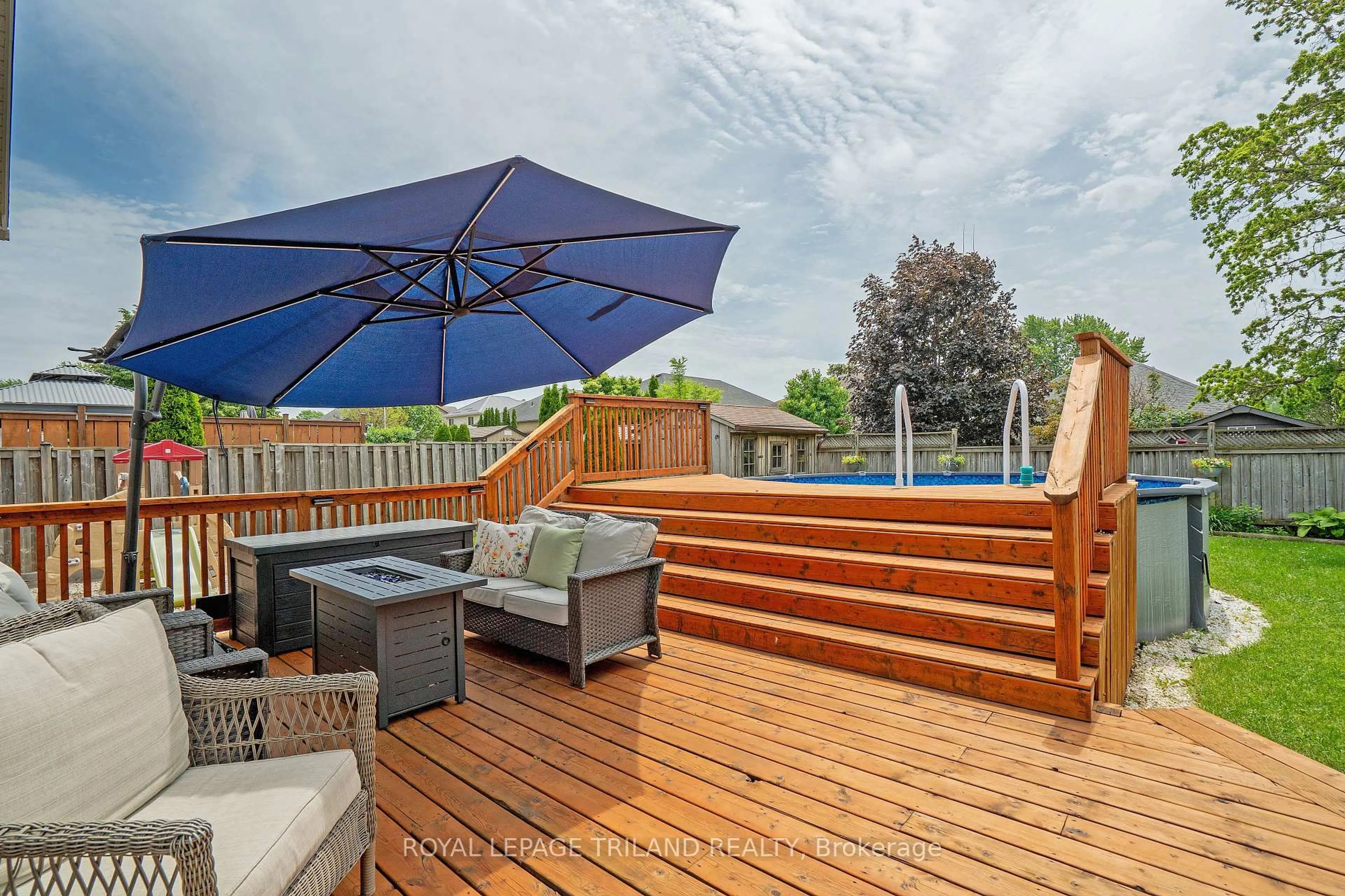 Patio, water/lake/river/ocean view for 2 Redtail Crt, St. Thomas Ontario N5R 6L6