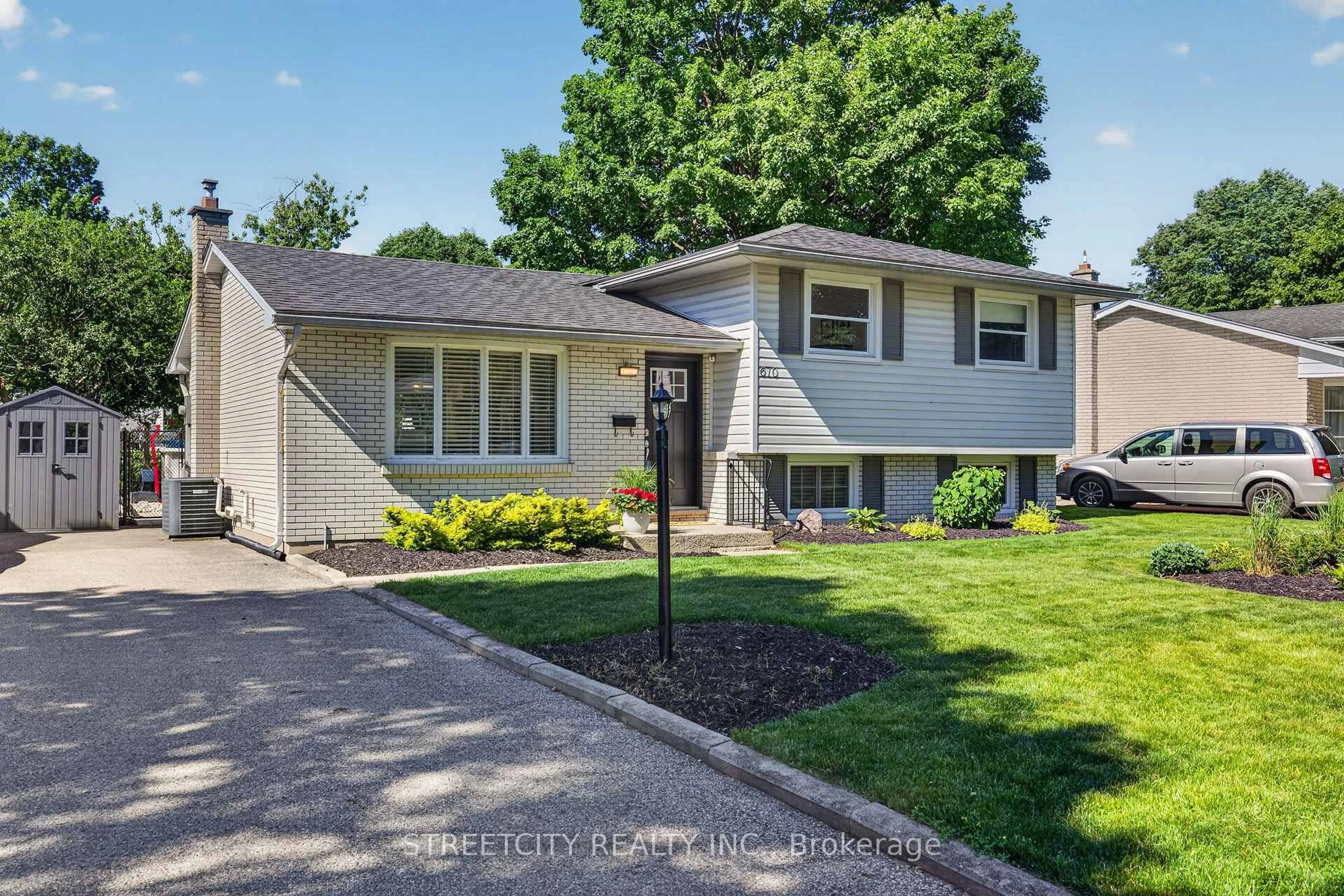 Home with vinyl exterior material, street for 670 Glengyle Cres, London North Ontario N5X 1X7