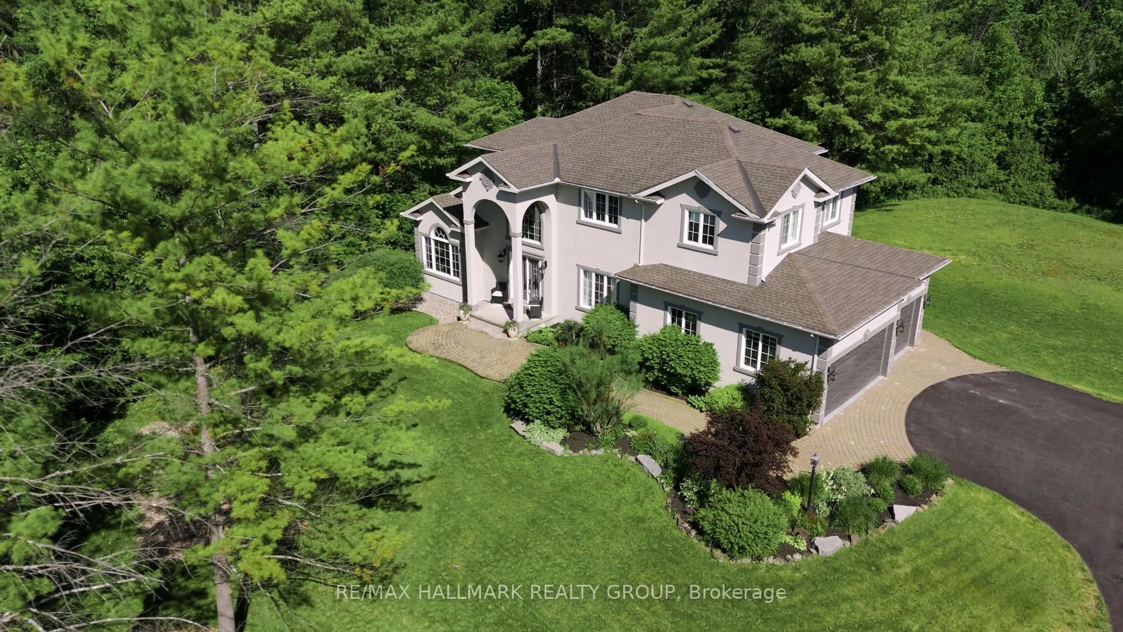 A pic from outside/outdoor area/front of a property/back of a property/a pic from drone, unknown for 1518 Monaghan Lane, Ottawa Ontario K2W 1B4