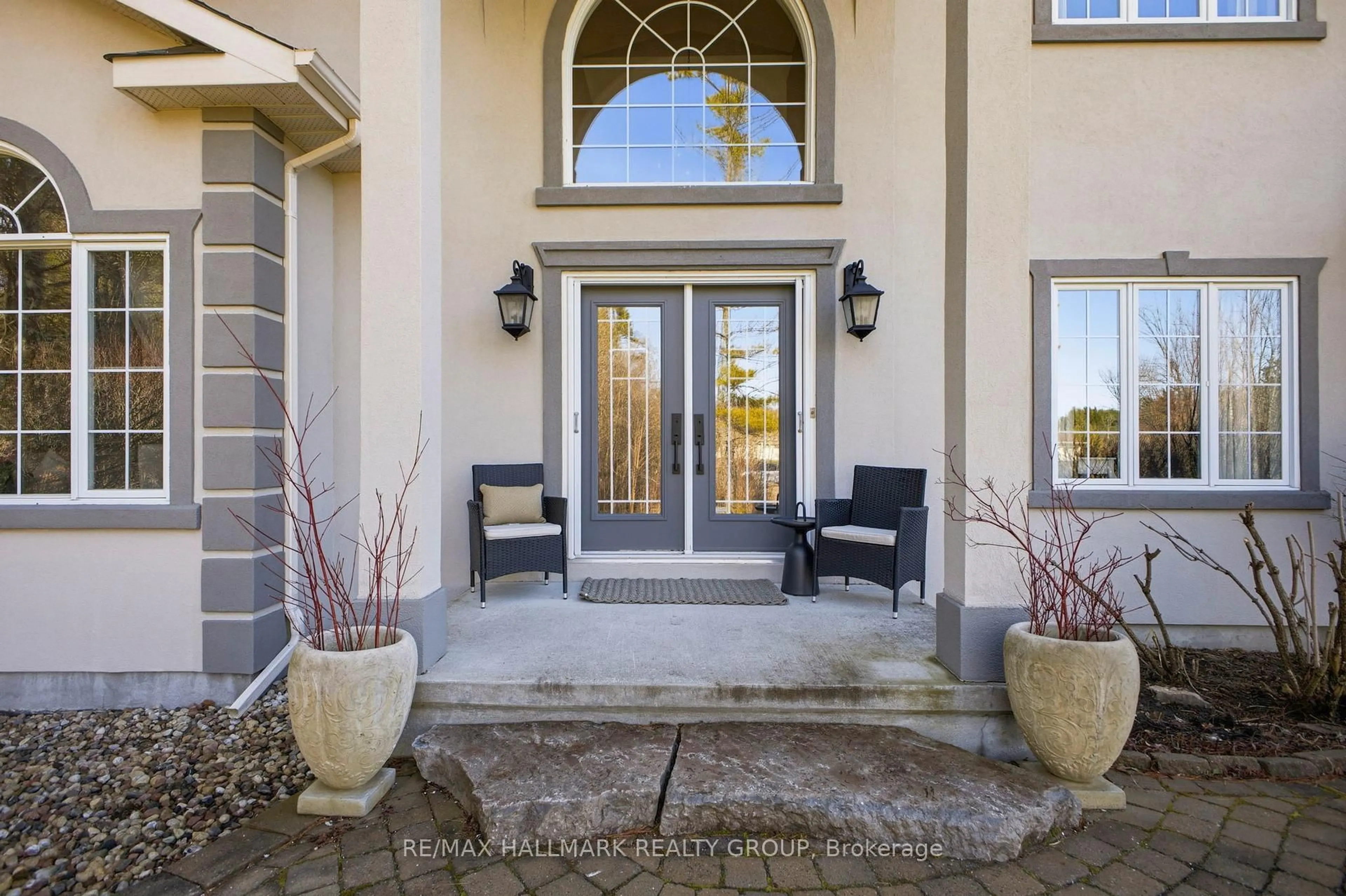 Indoor entryway for 1518 Monaghan Lane, Ottawa Ontario K2W 1B4
