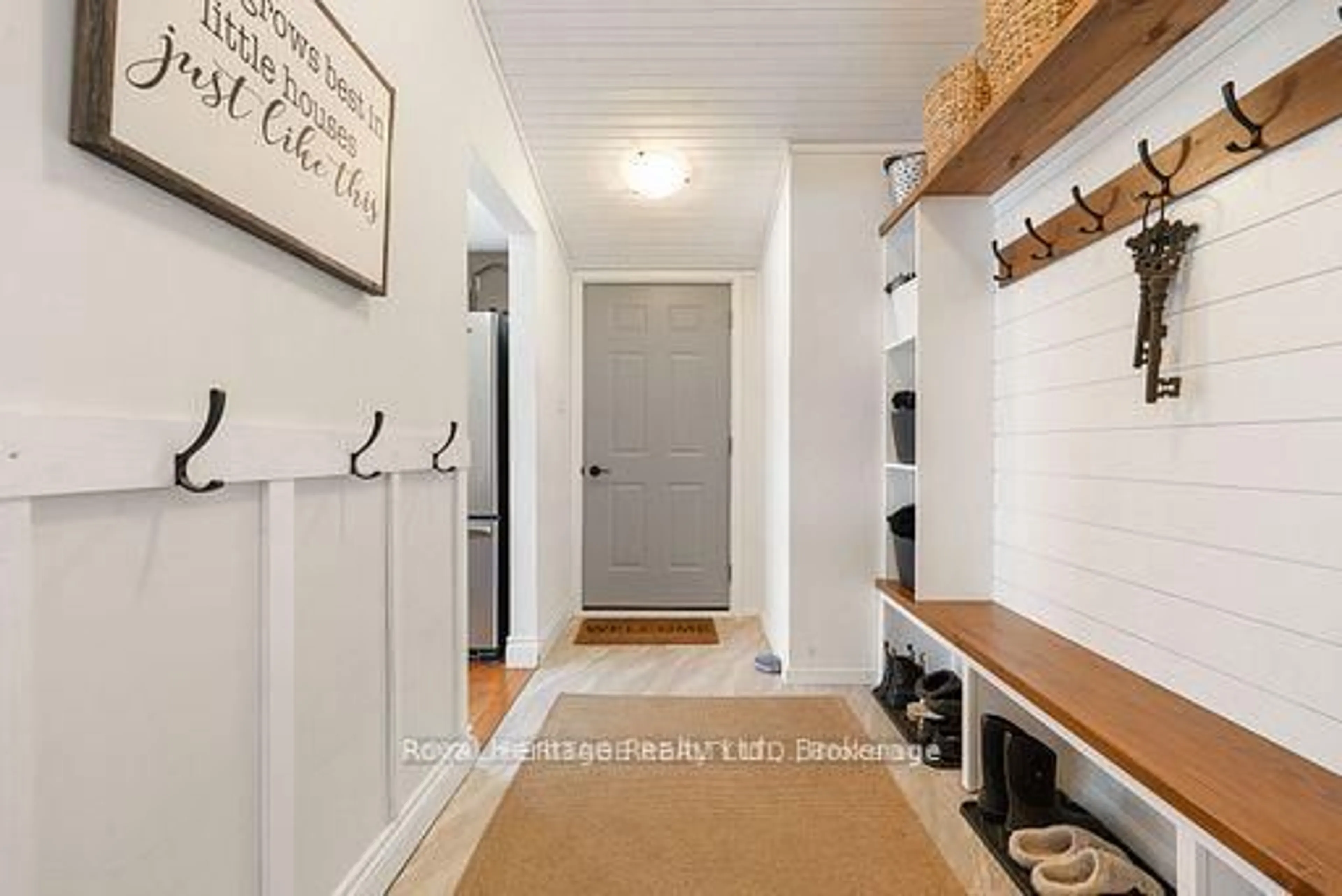 Indoor entryway for 29 Thurston St, Kawartha Lakes Ontario K0M 1L0
