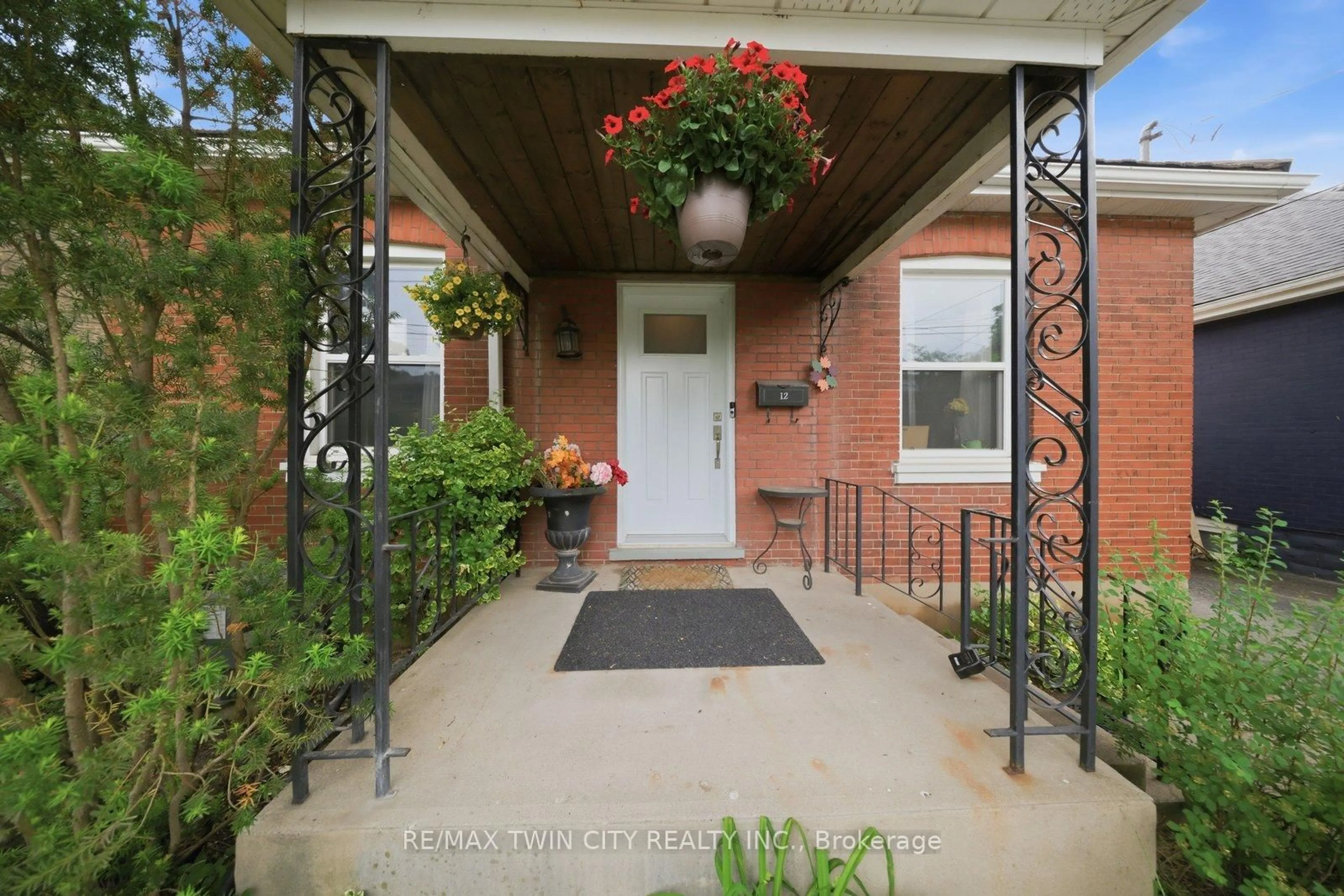 Unknown for 12 Brunswick St, Brantford Ontario N3T 1E7