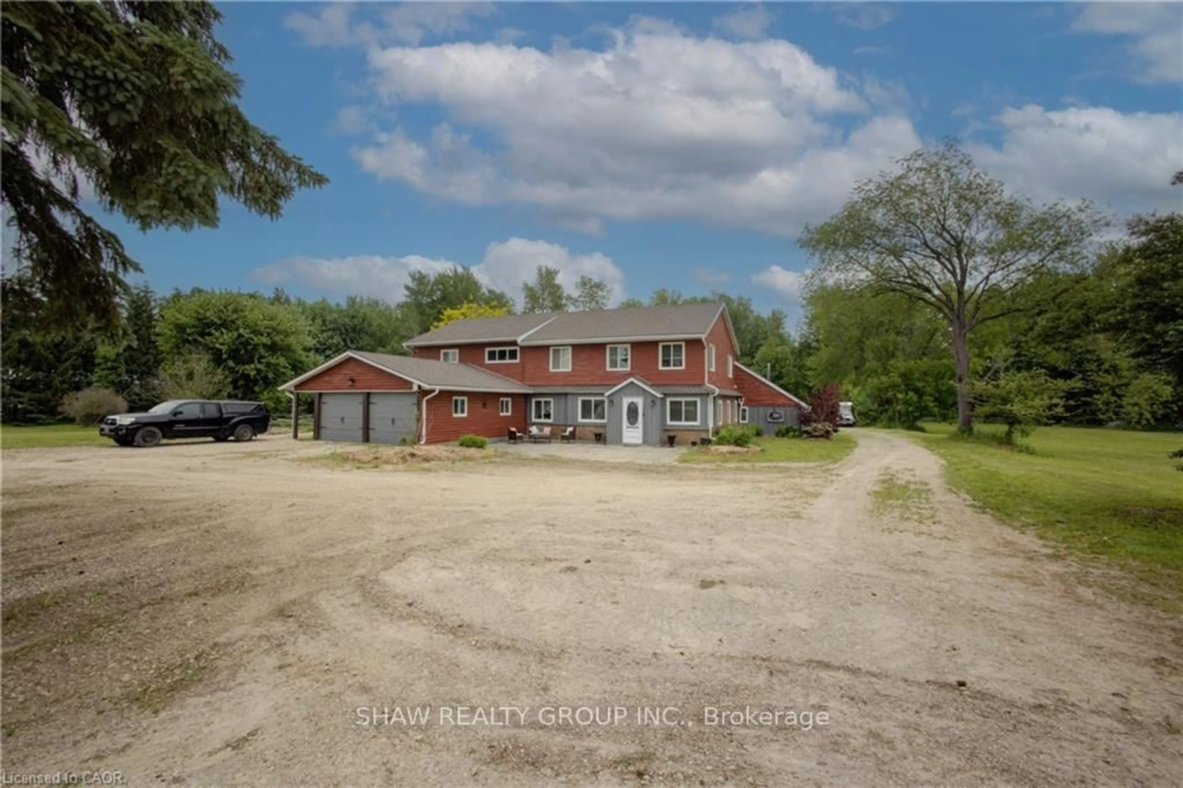 A pic from outside/outdoor area/front of a property/back of a property/a pic from drone, building for 89482 Belmore Line, Howick Ontario N0G 2X0