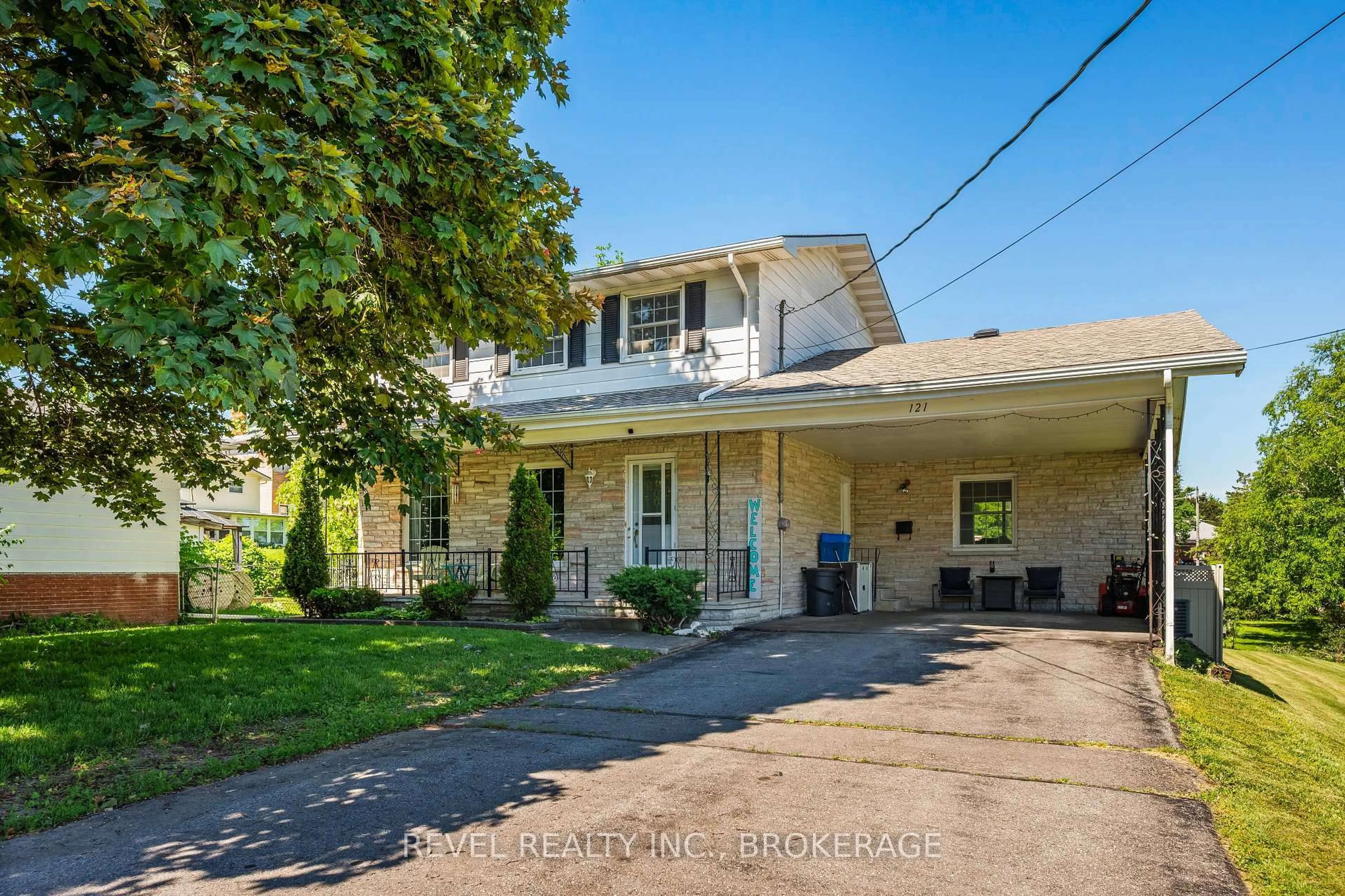 A pic from outside/outdoor area/front of a property/back of a property/a pic from drone, street for 121 Union St, Greater Napanee Ontario K7R 2W2
