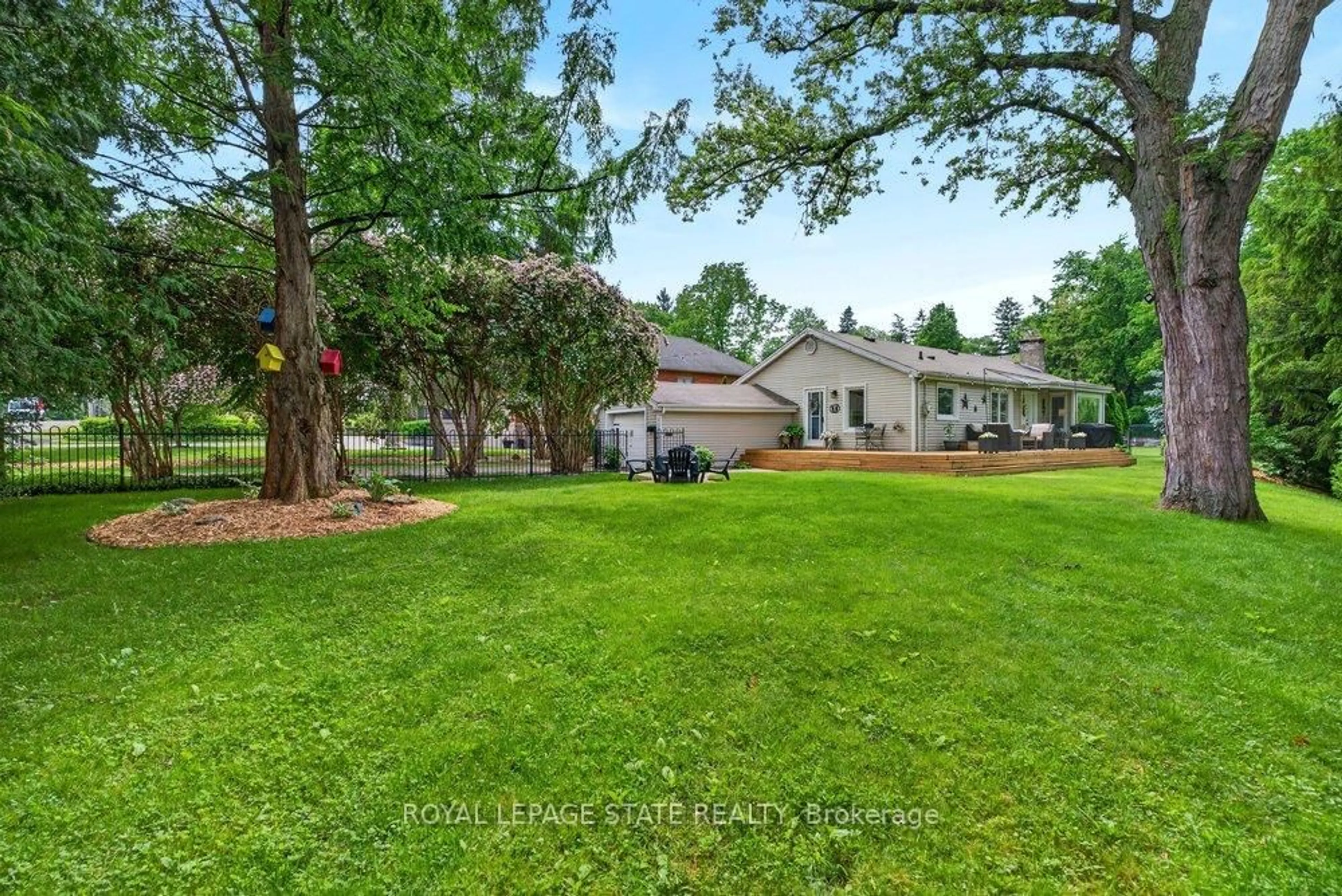 A pic from outside/outdoor area/front of a property/back of a property/a pic from drone, unknown for 52 Orchard Dr, Hamilton Ontario L9G 1Z7