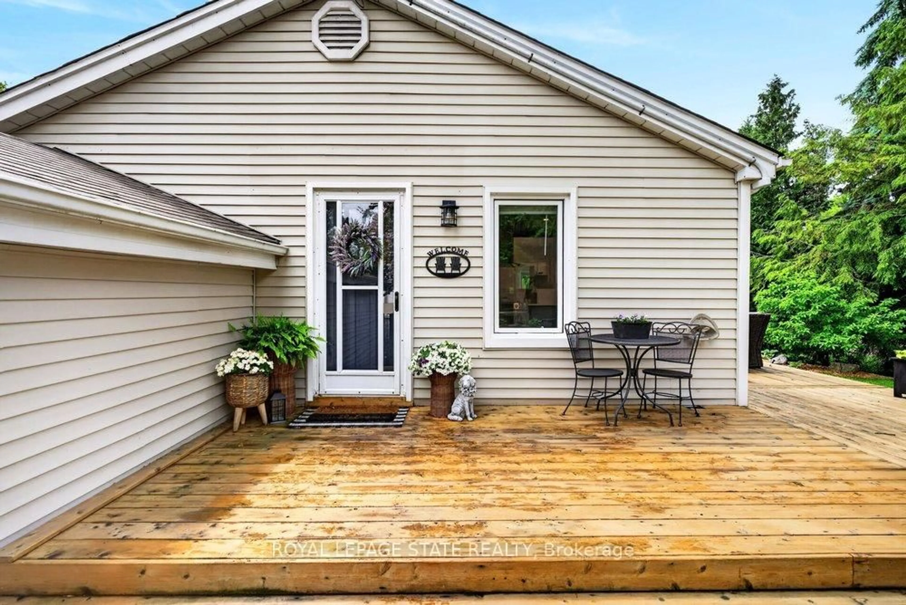 Home with vinyl exterior material, street for 52 Orchard Dr, Hamilton Ontario L9G 1Z7