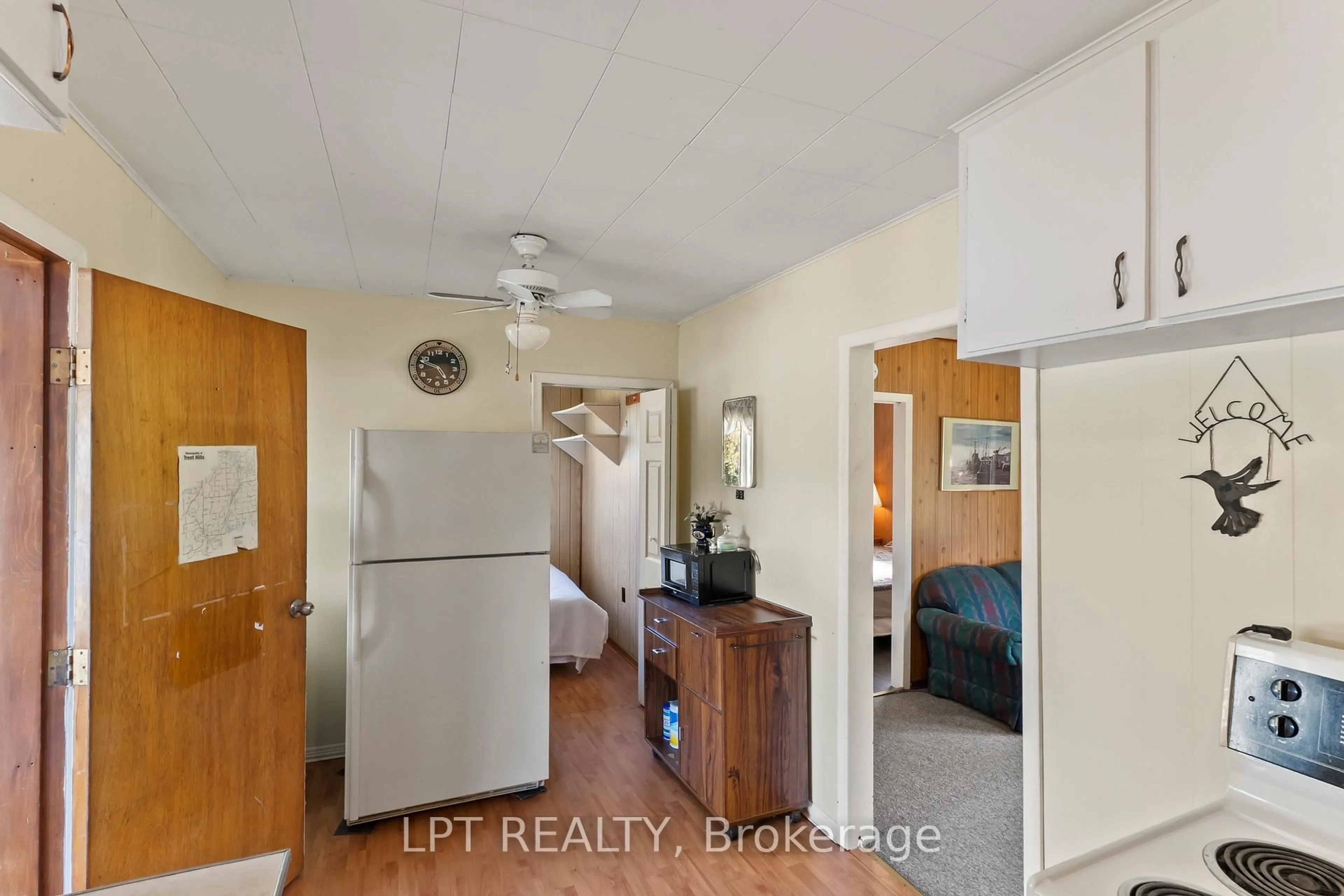 Indoor entryway for 934 County 38 Rd, Trent Hills Ontario K0L 1L0