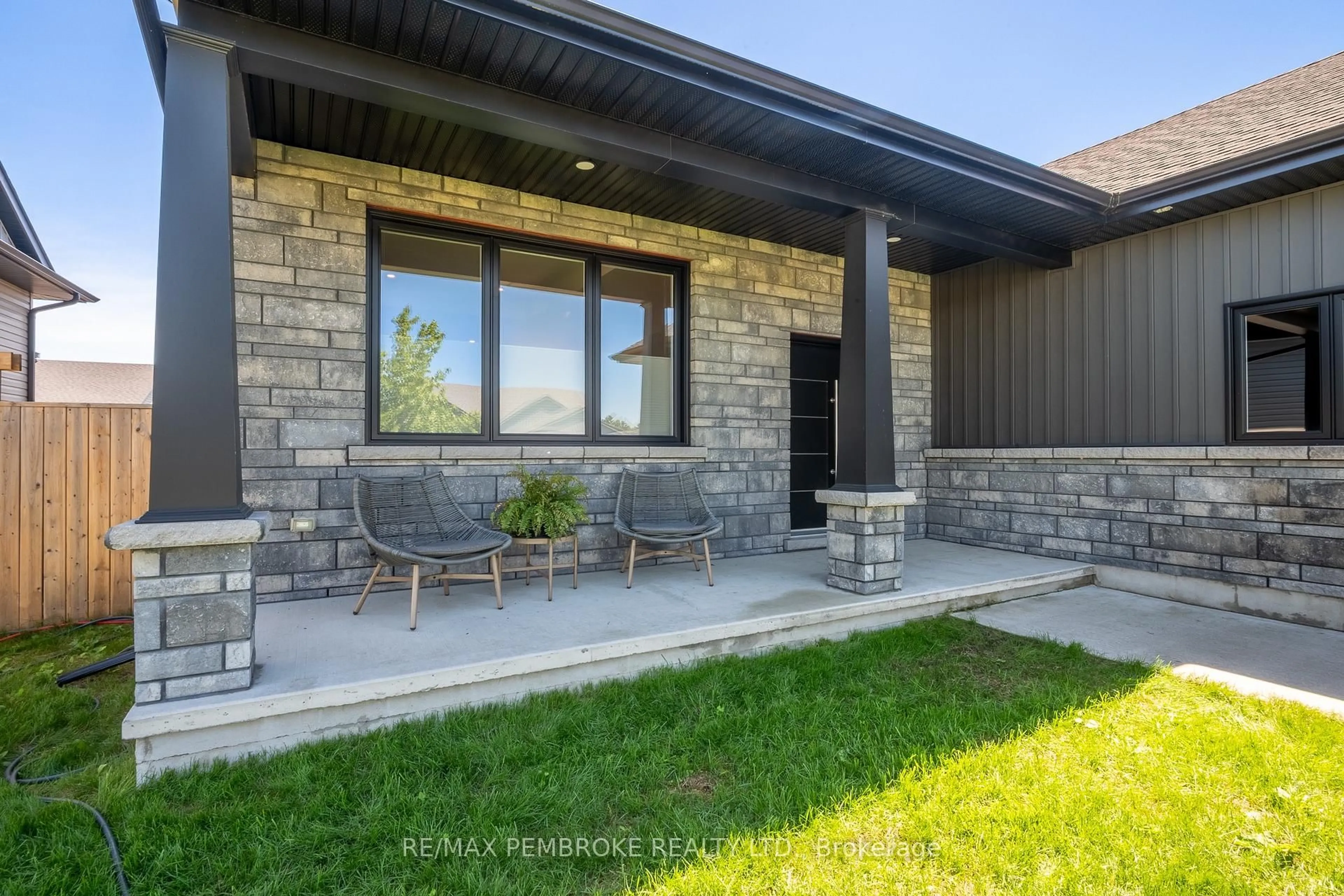 Home with brick exterior material, unknown for 15 Drew St, Petawawa Ontario K8H 0G4