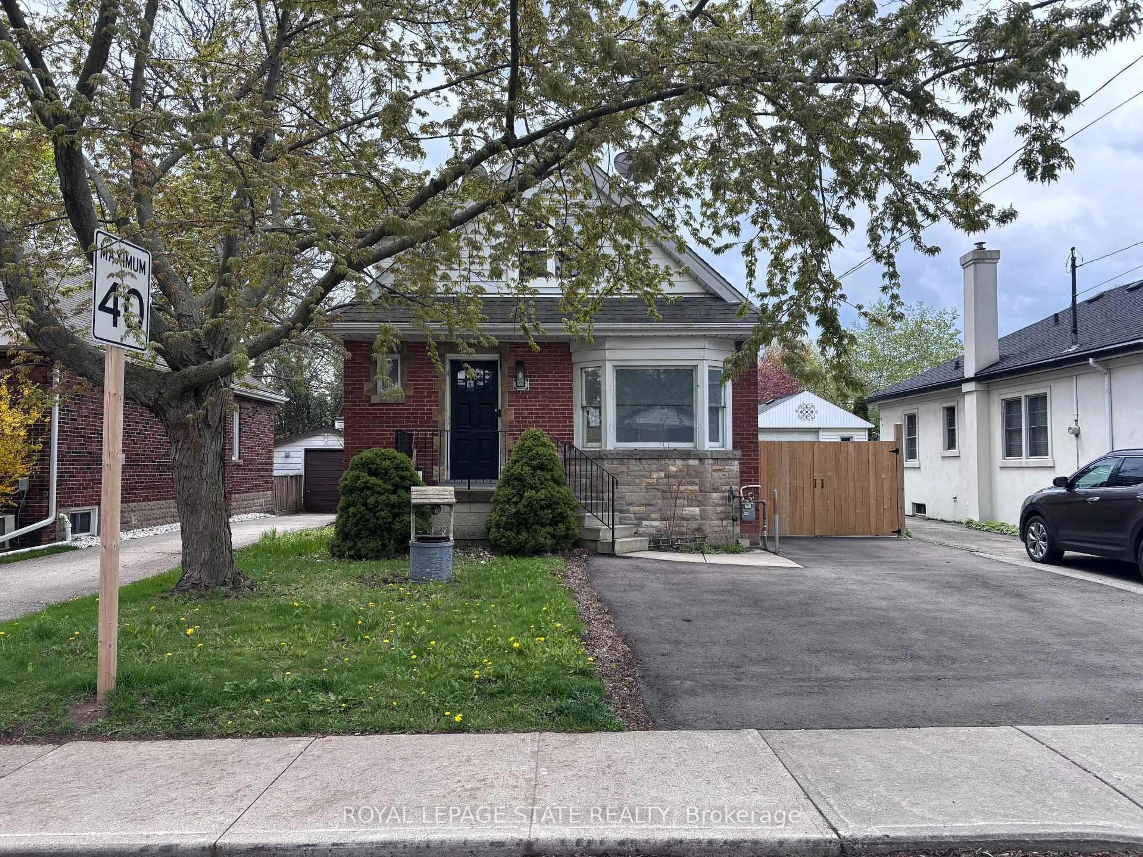 Home with brick exterior material, street for 122 Queensdale Ave, Hamilton Ontario L9A 1K3