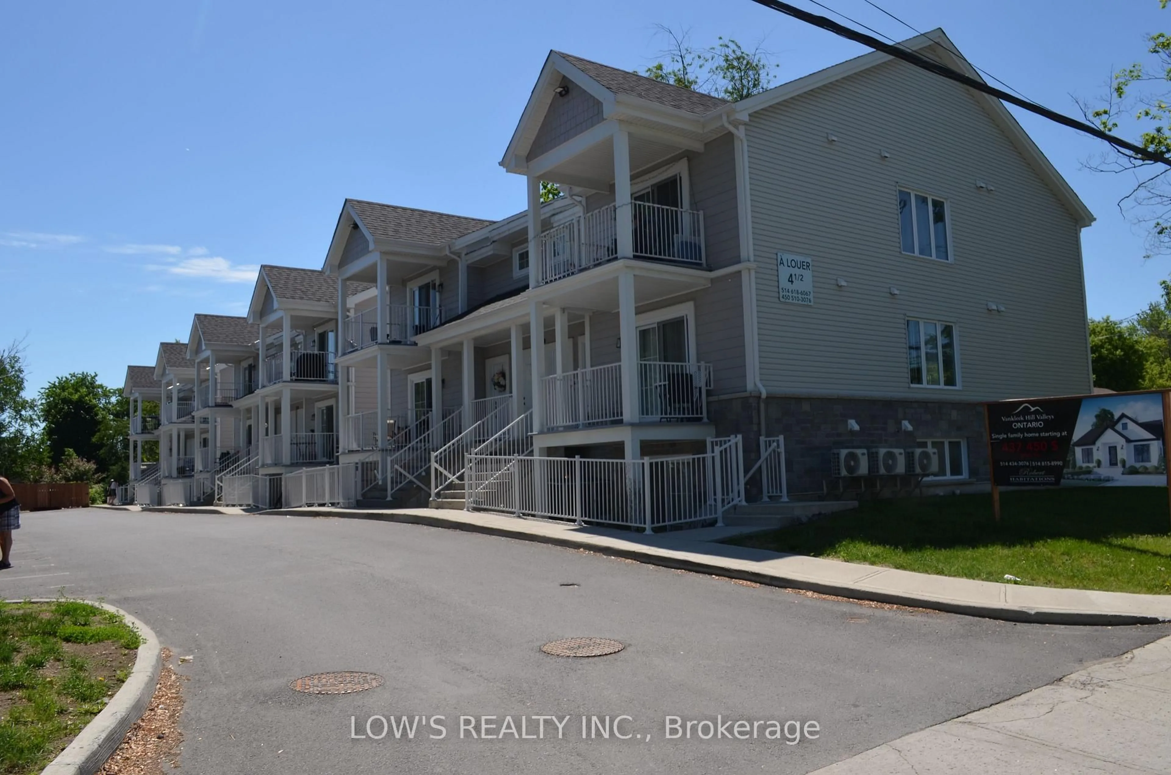 A pic from outside/outdoor area/front of a property/back of a property/a pic from drone, street for 531-535 McGill St, Hawkesbury Ontario K6A 0G9