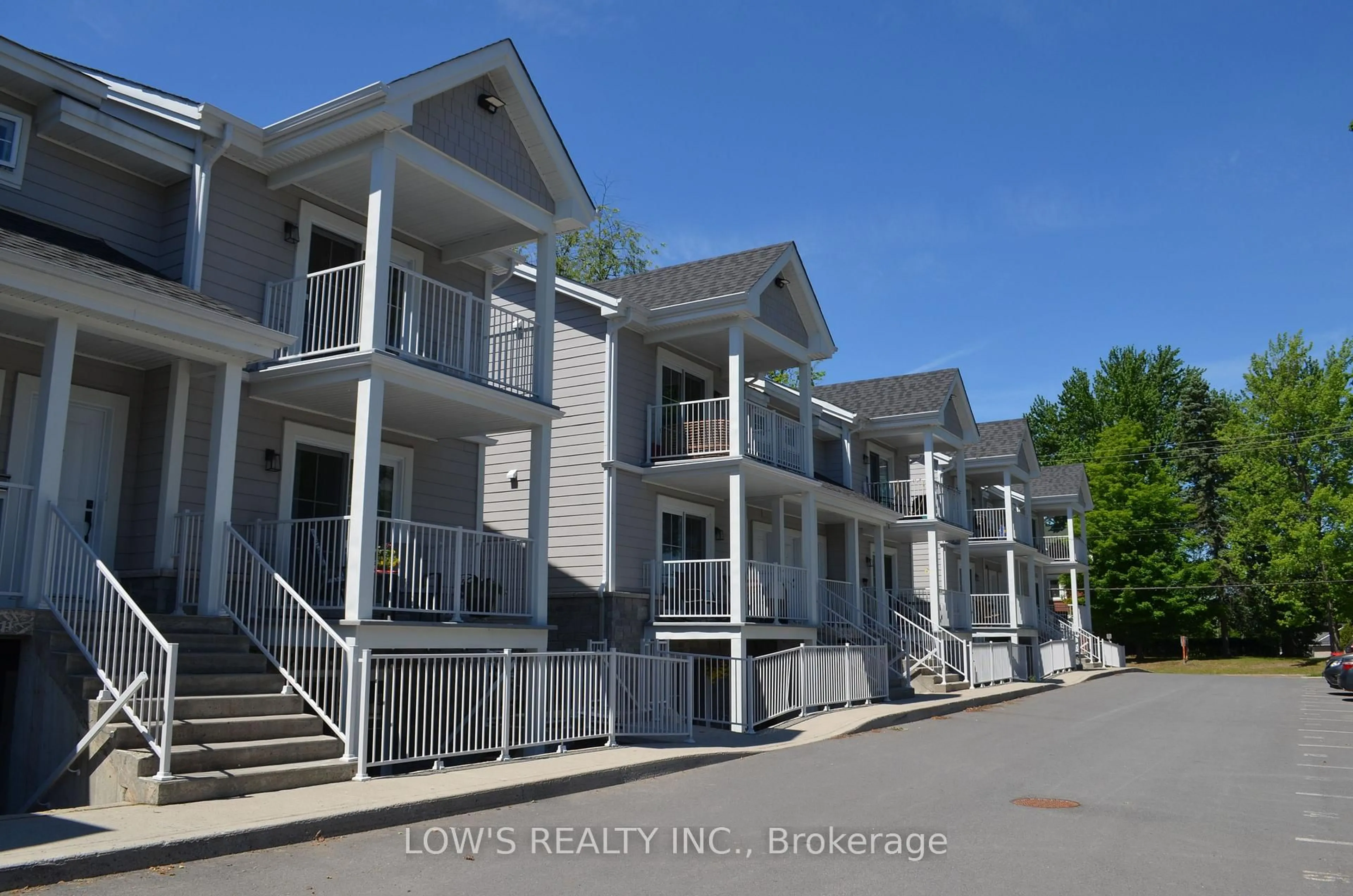 Patio, unknown for 531-535 McGill St, Hawkesbury Ontario K6A 0G9