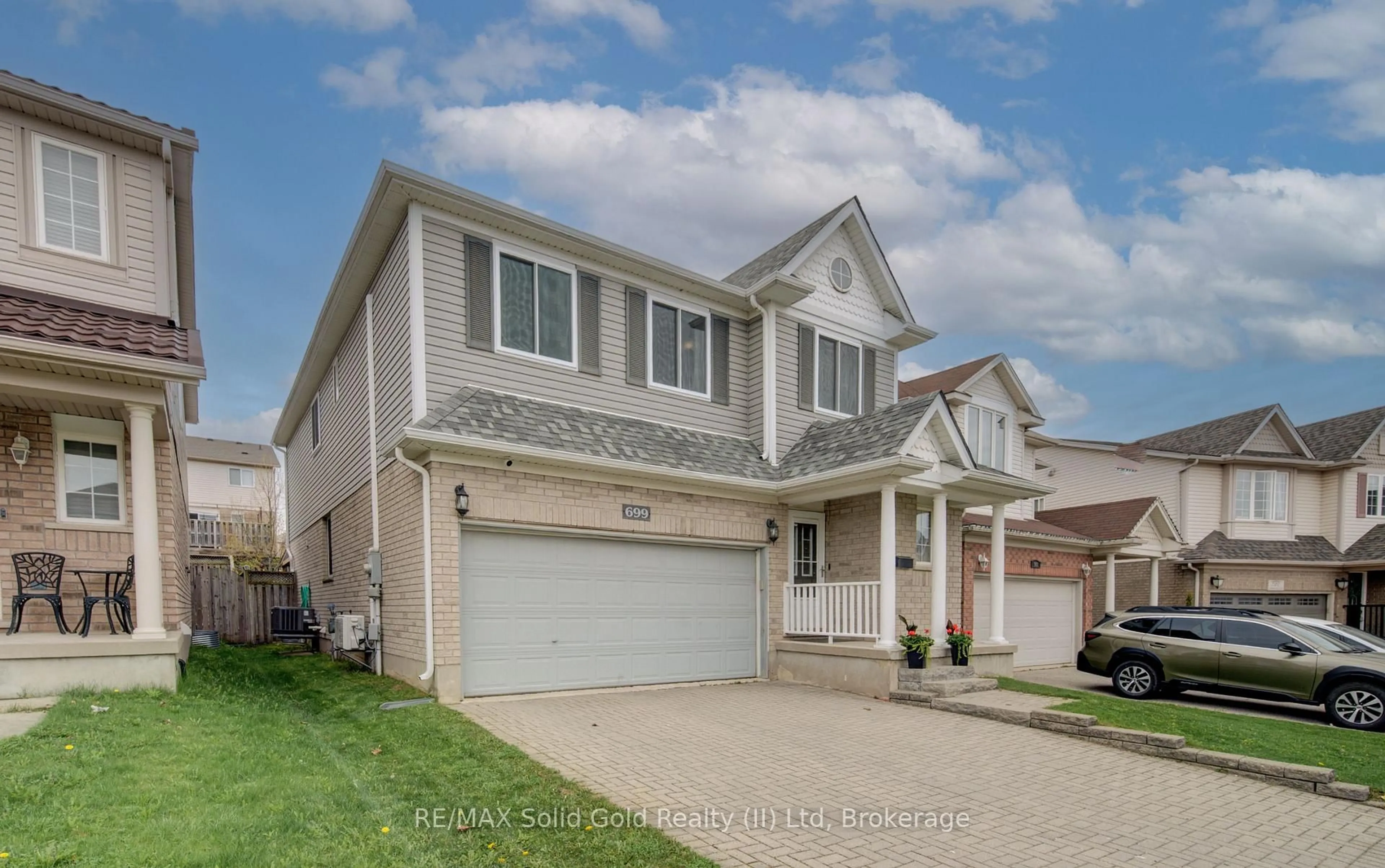 Home with vinyl exterior material, street for 699 Commonwealth Cres, Kitchener Ontario N2E 4J8
