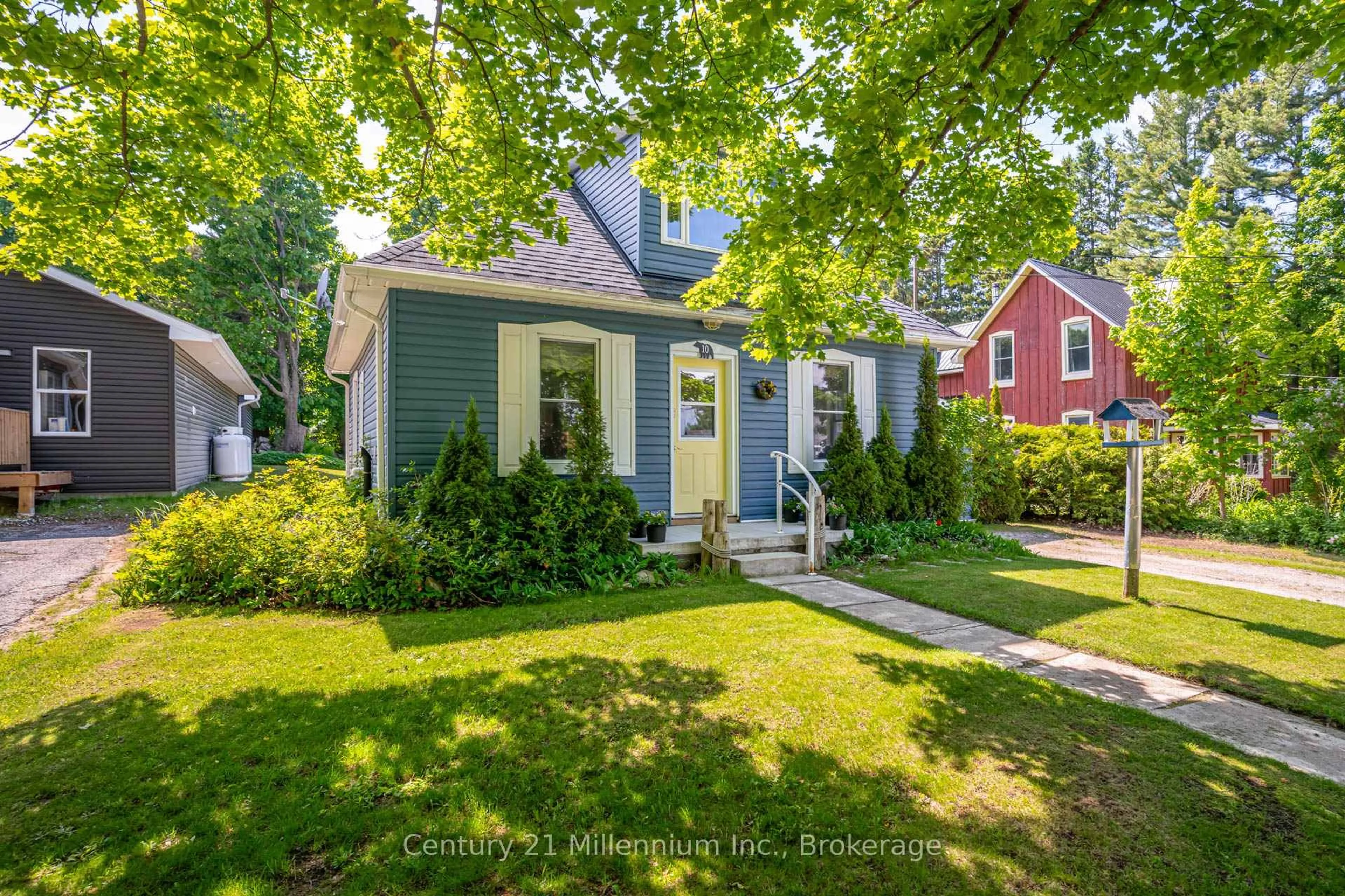 Home with vinyl exterior material, street for 10 Alexander St, Northern Bruce Peninsula Ontario N0H 1W0