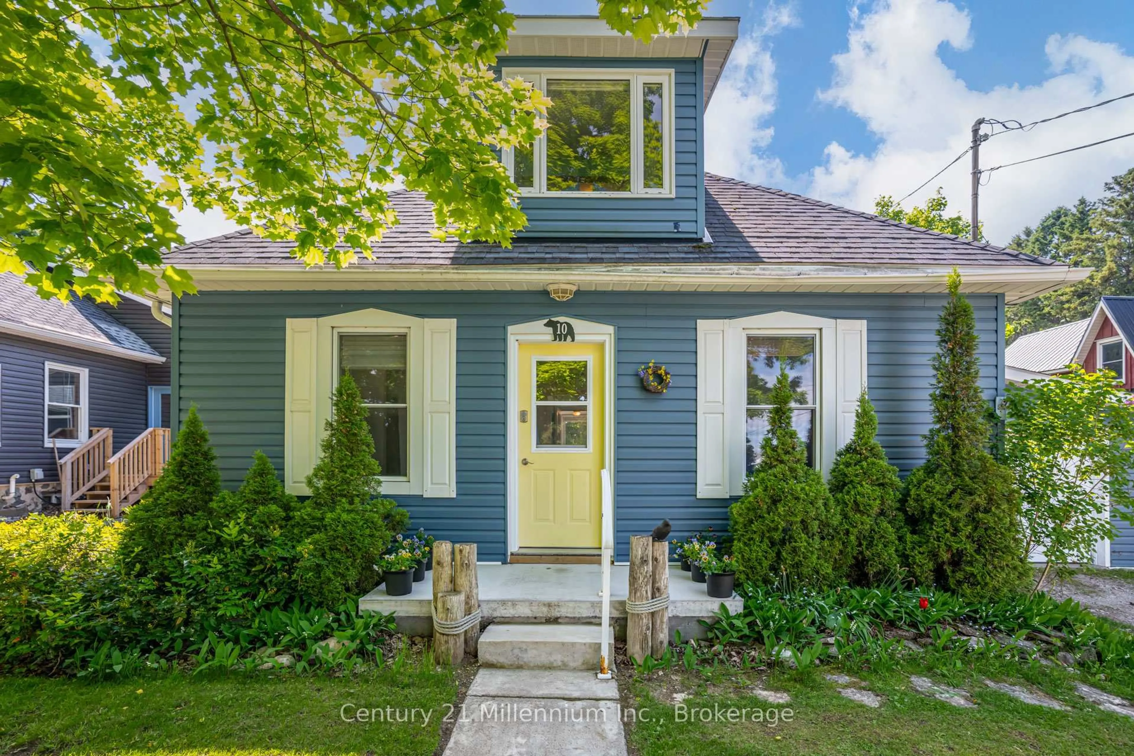 Home with vinyl exterior material, street for 10 Alexander St, Northern Bruce Peninsula Ontario N0H 1W0