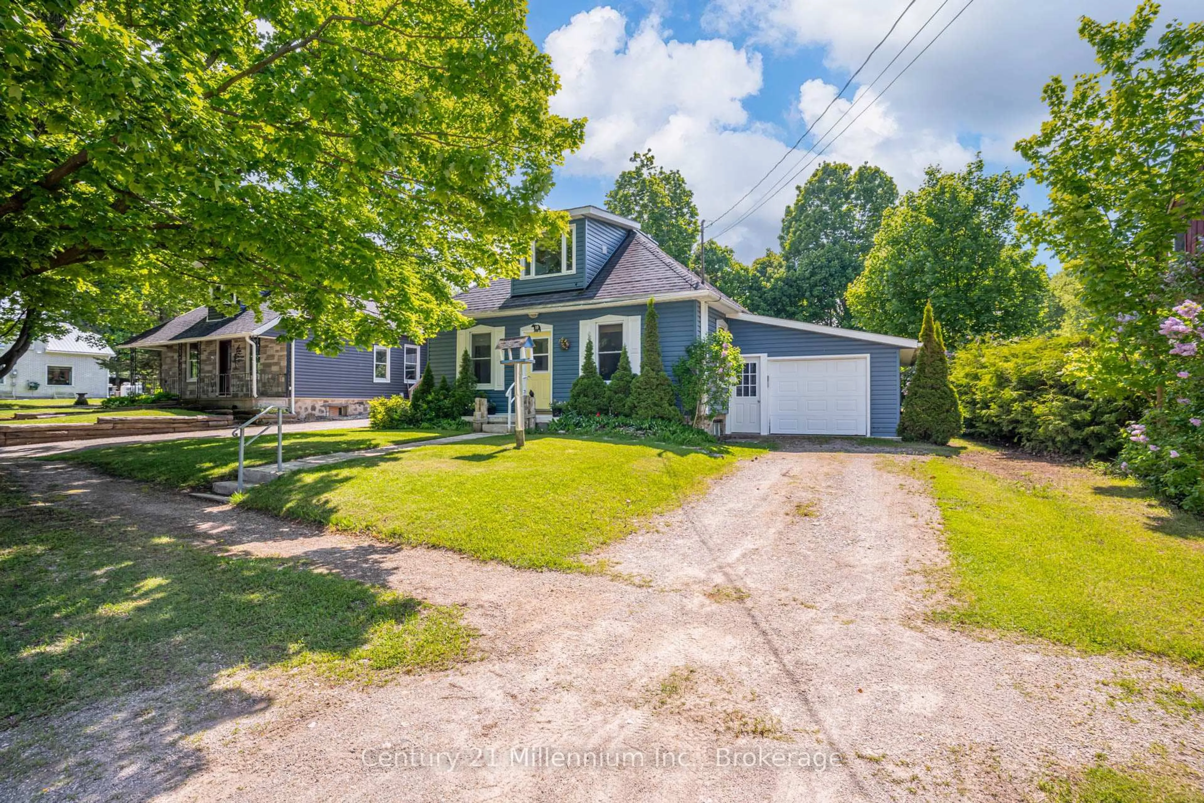A pic from outside/outdoor area/front of a property/back of a property/a pic from drone, street for 10 Alexander St, Northern Bruce Peninsula Ontario N0H 1W0