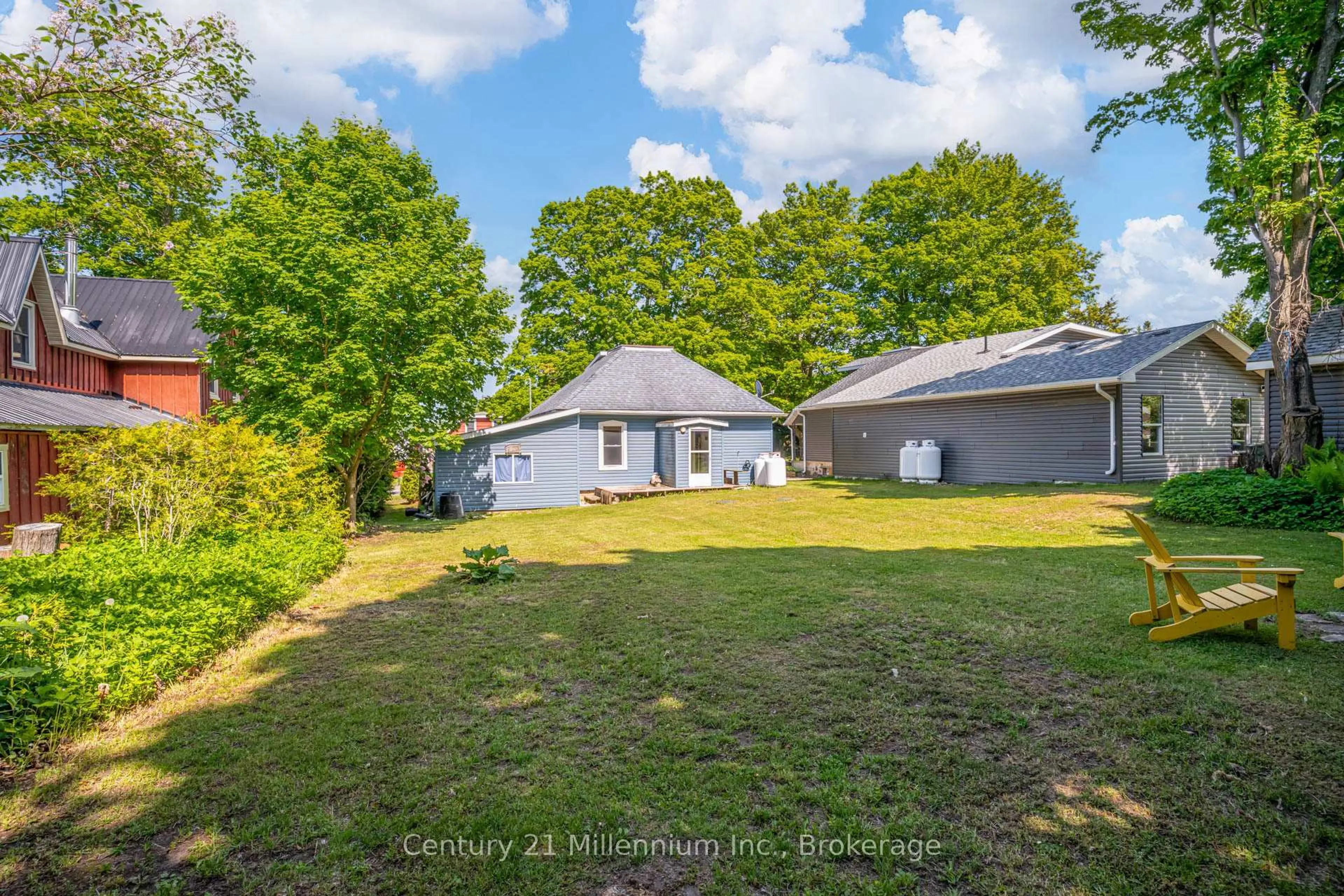 A pic from outside/outdoor area/front of a property/back of a property/a pic from drone, unknown for 10 Alexander St, Northern Bruce Peninsula Ontario N0H 1W0
