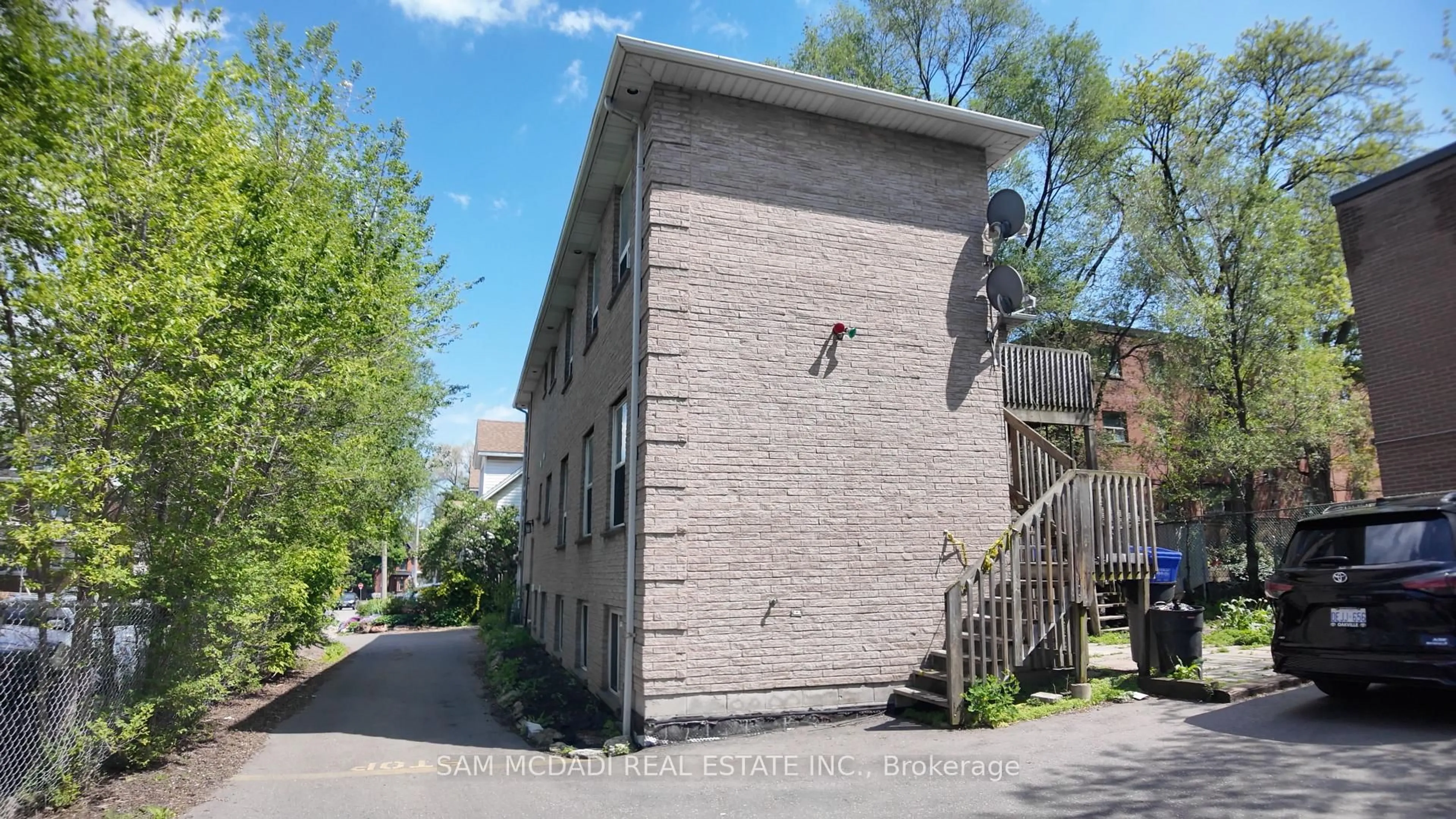 Home with brick exterior material, building for 90 Tisdale St, Hamilton Ontario L8N 2W2