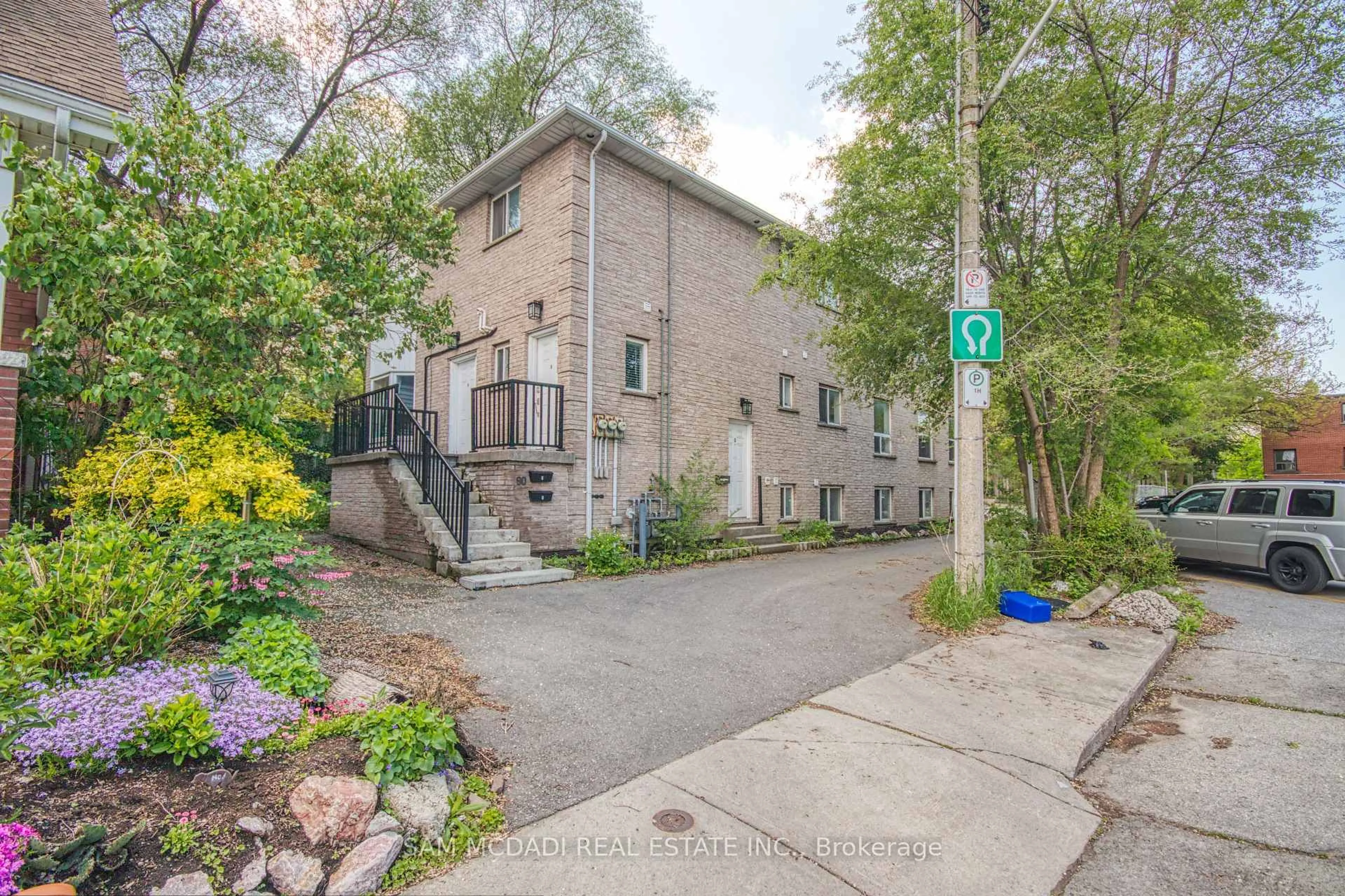 Unknown for 90 Tisdale St, Hamilton Ontario L8N 2W2