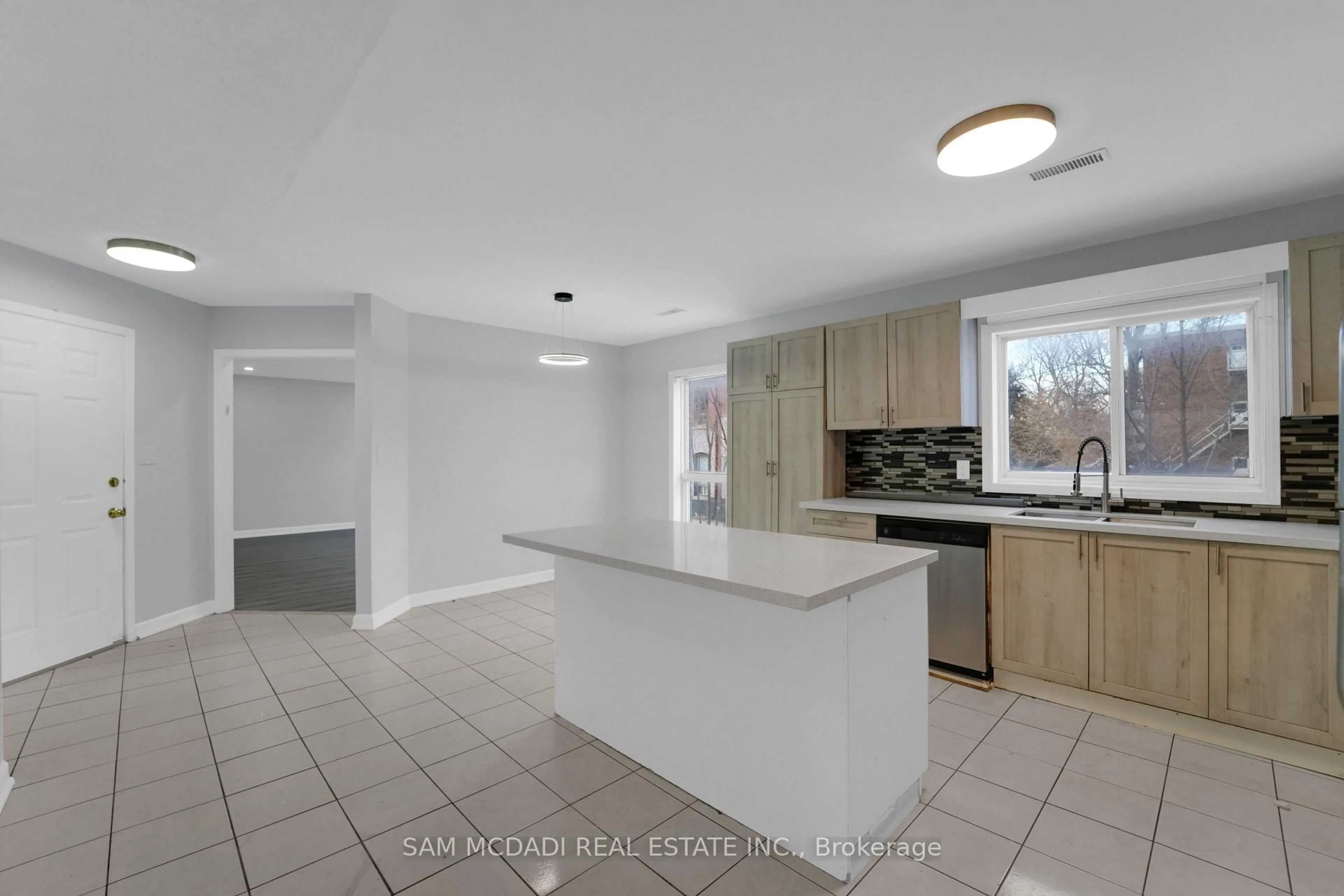 Open concept kitchen, ceramic/tile floor for 90 Tisdale St, Hamilton Ontario L8N 2W2
