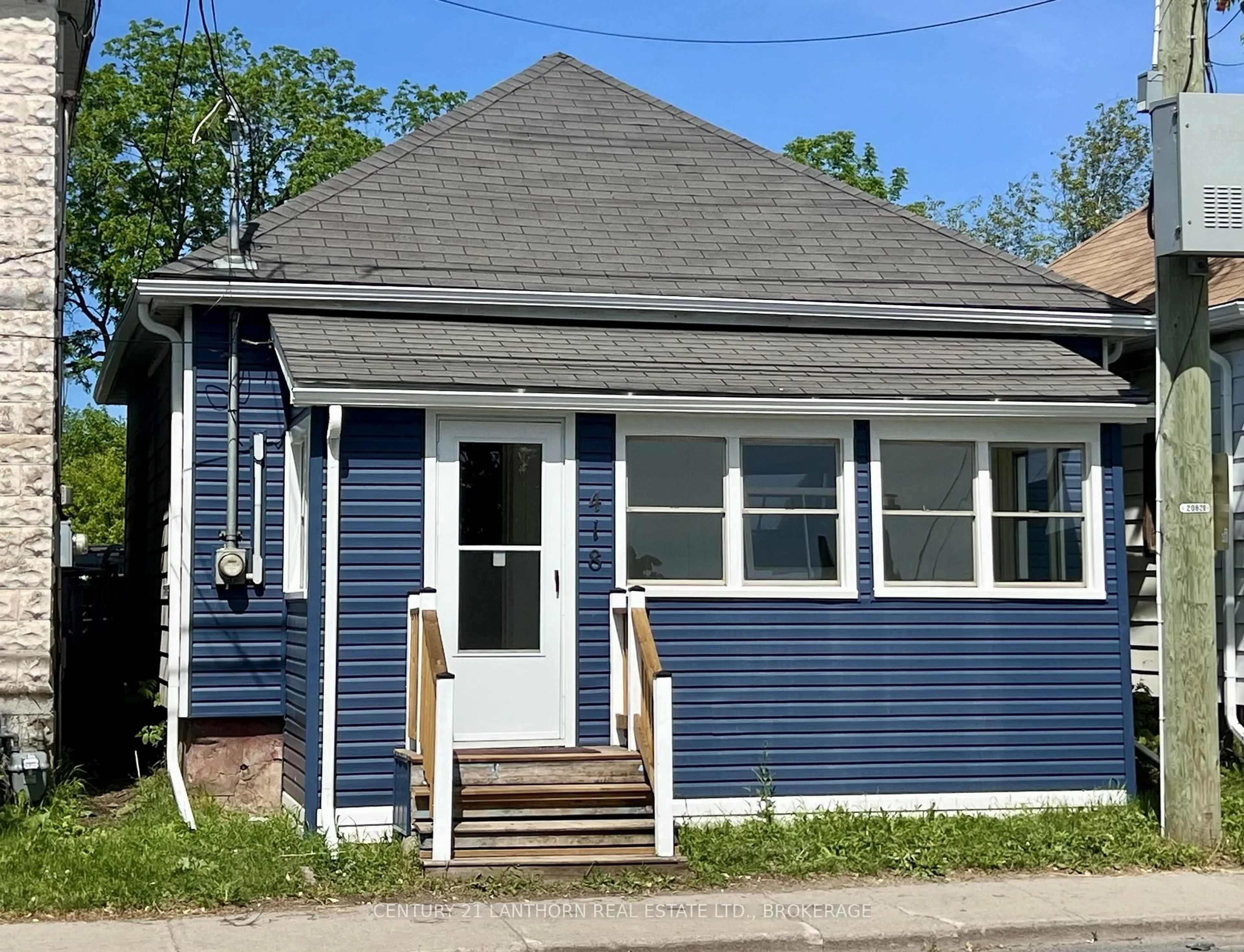 Home with vinyl exterior material, street for 418 Montreal St, Kingston Ontario K7K 3H7