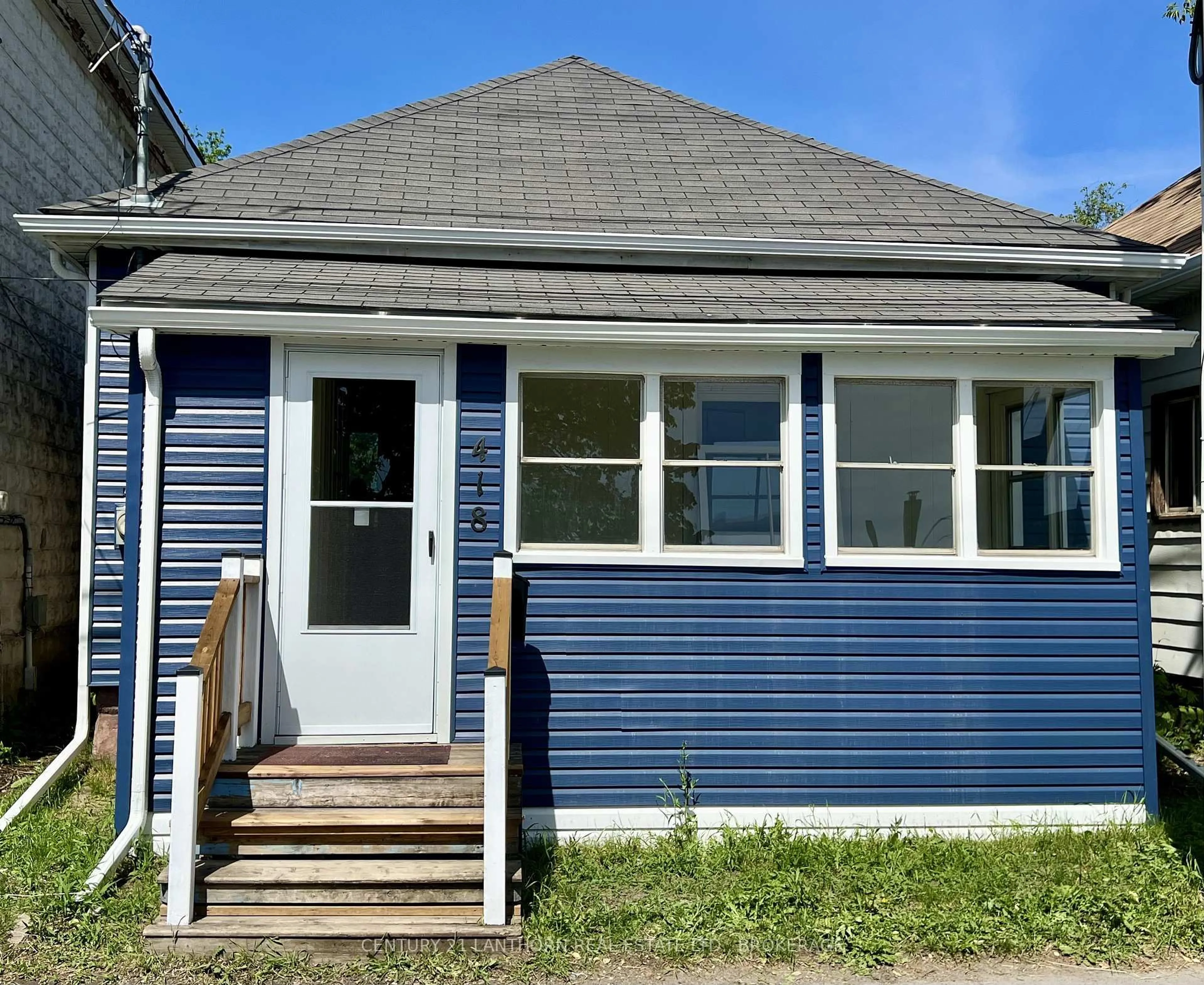 Home with vinyl exterior material, street for 418 Montreal St, Kingston Ontario K7K 3H7