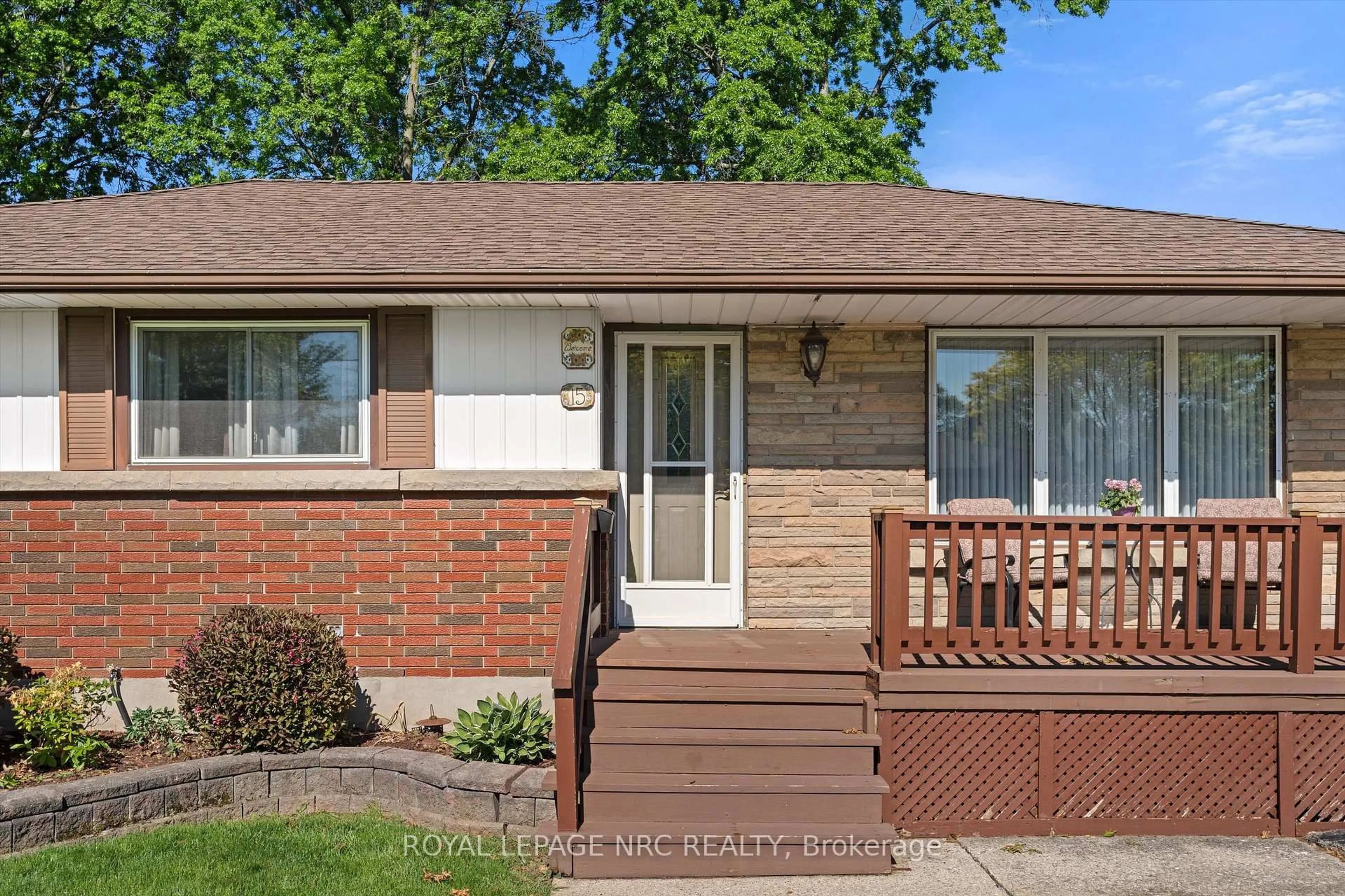 Home with brick exterior material, street for 15 Carrol St, Welland Ontario L3C 2G5