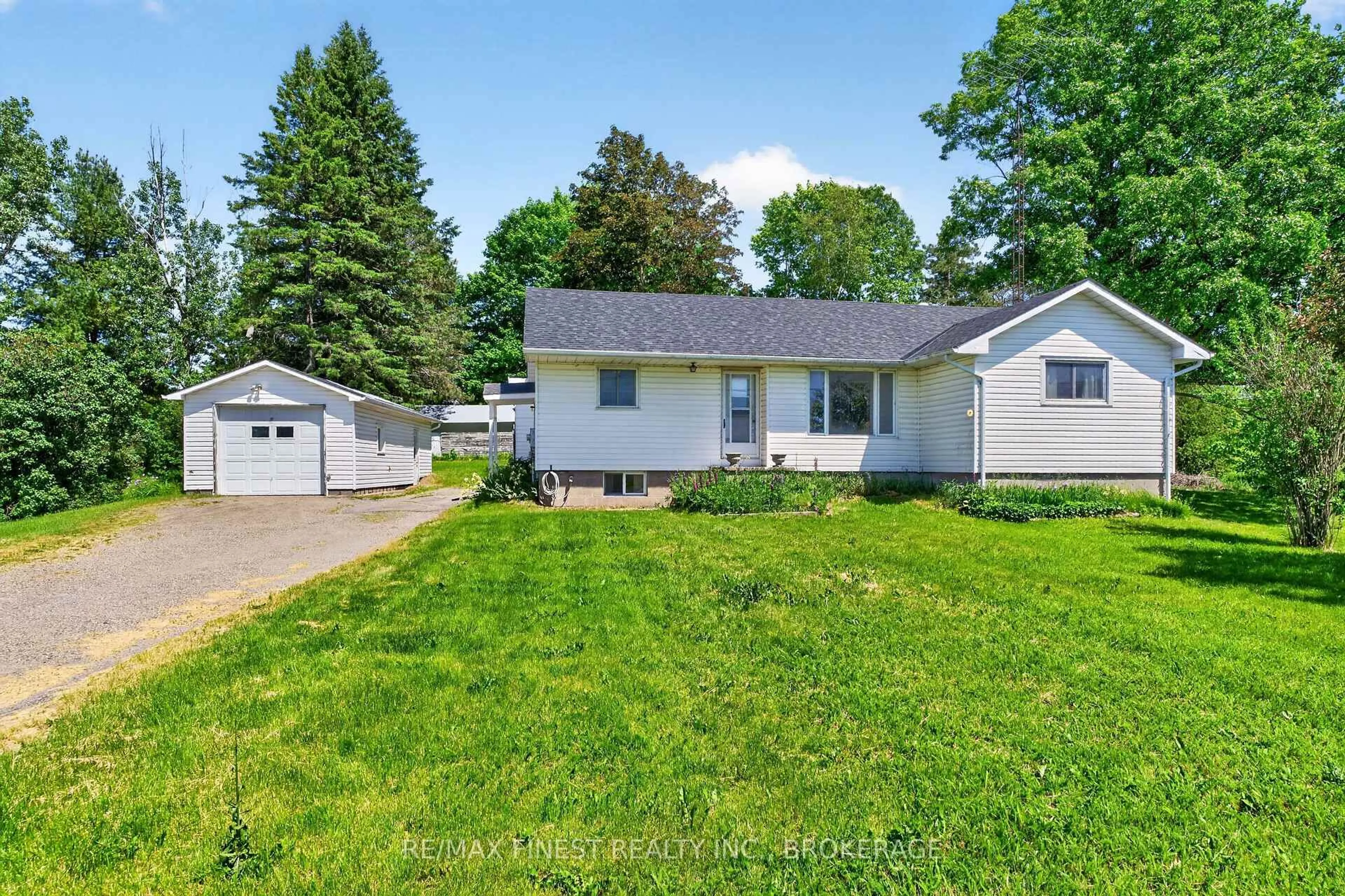 A pic from outside/outdoor area/front of a property/back of a property/a pic from drone, street for 3287 Highway 32, Leeds and the Thousand Islands Ontario K0H 2N0