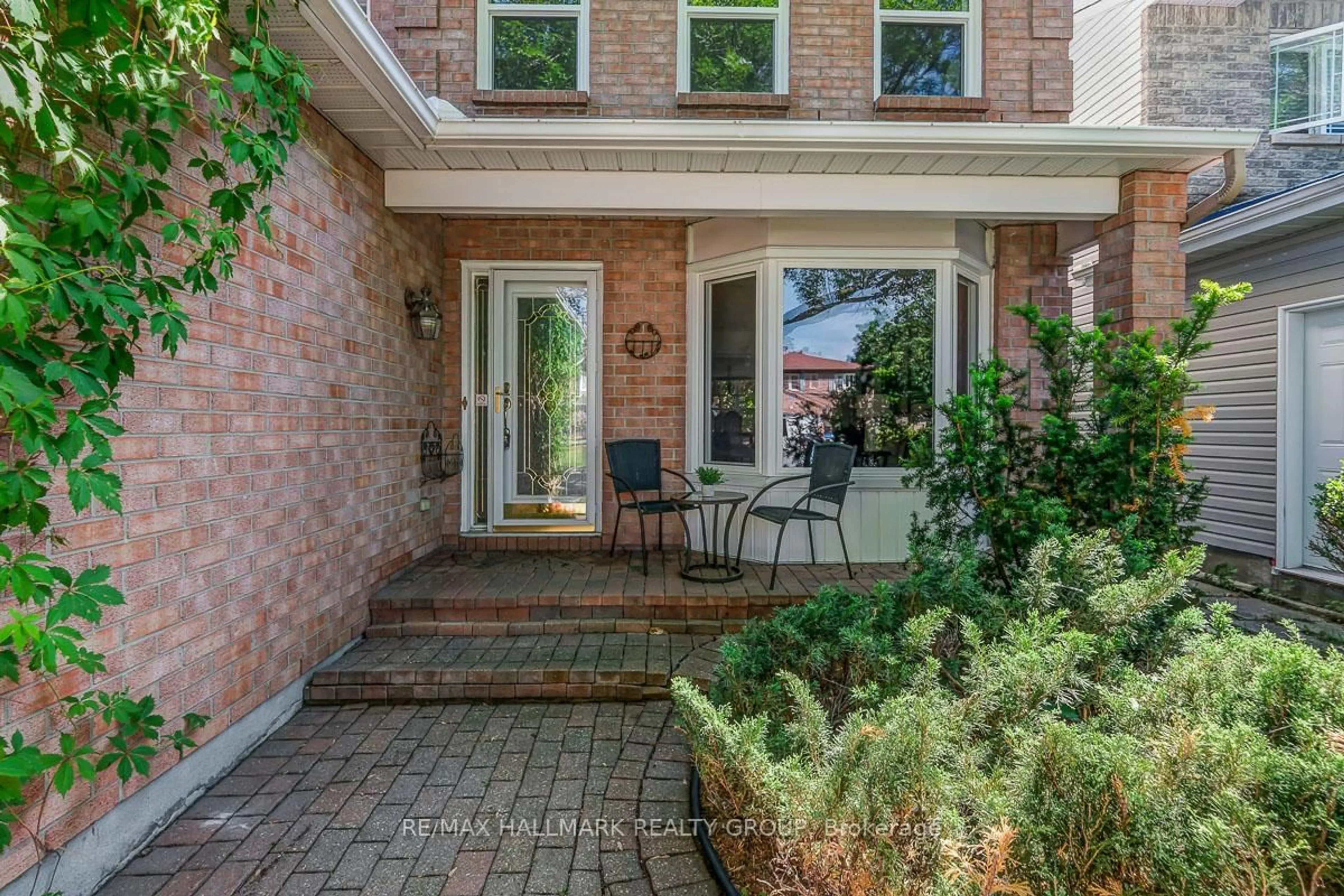 Patio, street for 126 Dossetter Way, Ottawa Ontario K1G 4S5